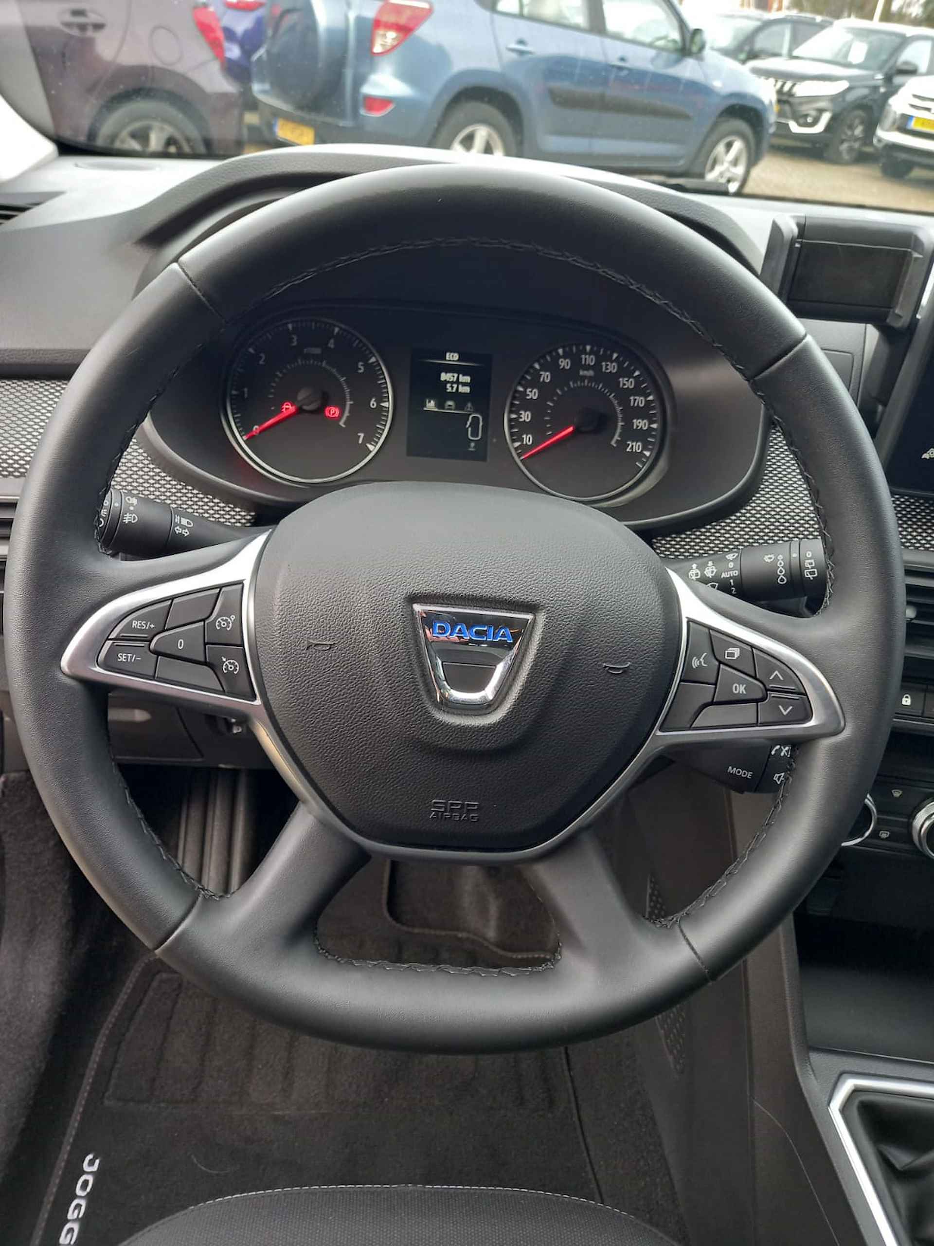 Dacia Jogger 1.0 TCe Extreme 7p., Airco(automatisch), Carplay, Navigatie, Stoelverwarming, Parkeersensoren, Camera, Cruise control, Handsfree Auto in nieuwstaat, Fabrieksgarantie!! - 14/36