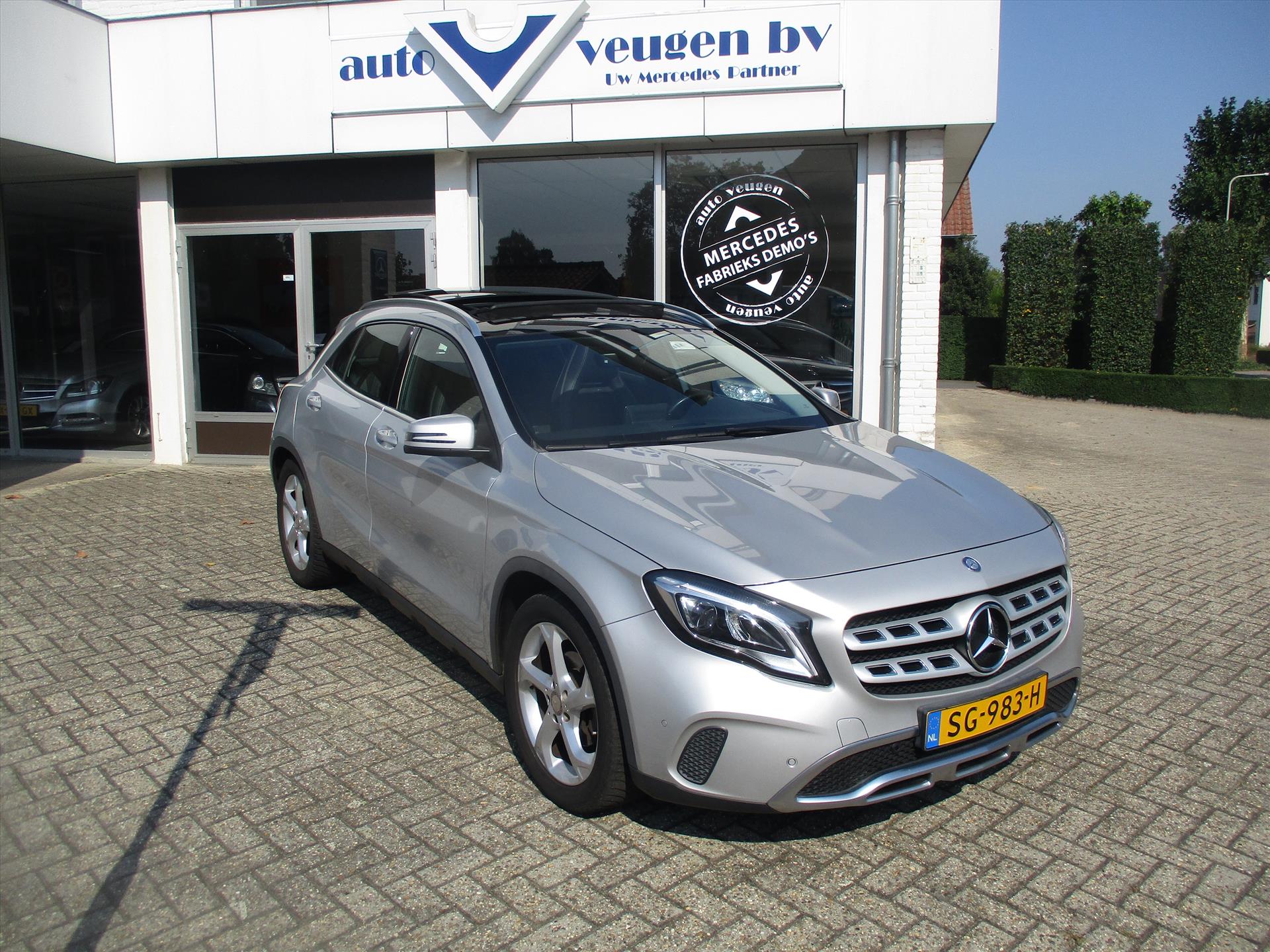 MERCEDES GLA-Klasse 180 122pk 7G-DCT URBAN / PANORAMADAK