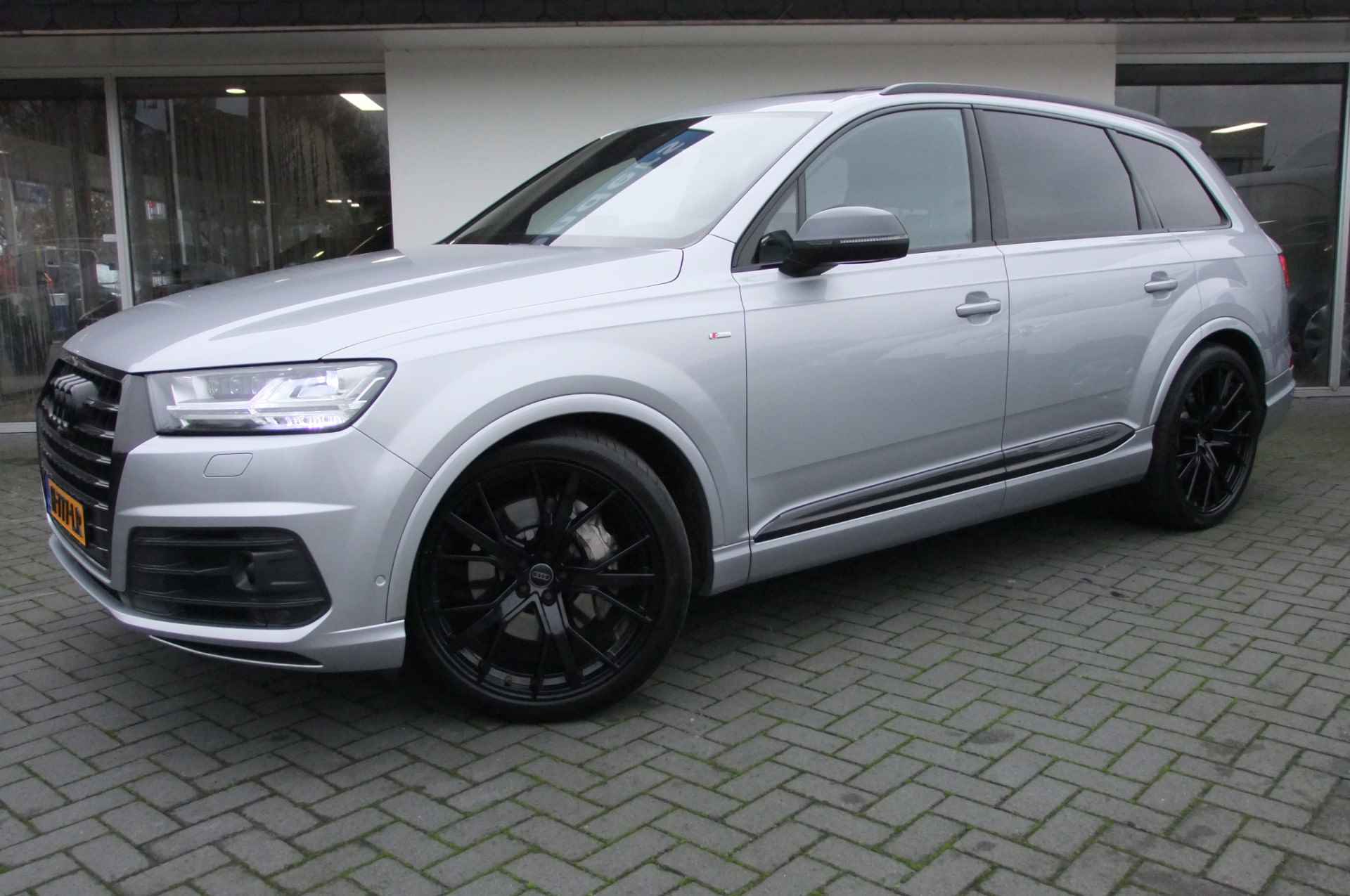 Audi Q7 3.0 TDI quattro Pro Line + 7p / Luchtvering/ Head-up /Trekhaak/ Softclose/ Panorama/ Bose/ Camera / 22 inch - 2/37