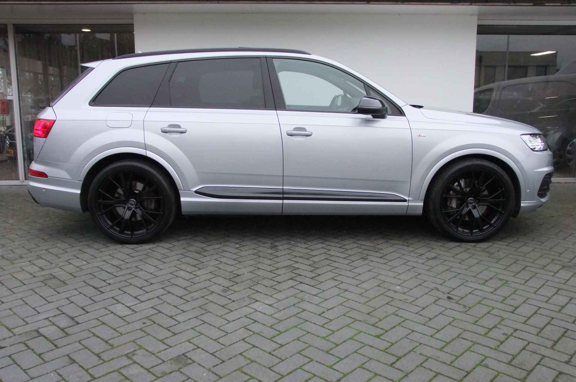 Audi Q7 3.0 TDI quattro Pro Line + 7p / Luchtvering/ Head-up /Trekhaak/ Softclose/ Panorama/ Bose/ Camera / 22 inch - 7/37