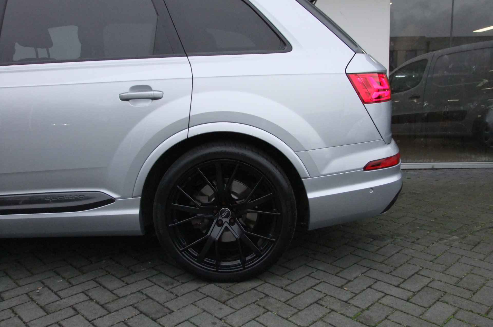 Audi Q7 3.0 TDI quattro Pro Line + 7p / Luchtvering/ Head-up /Trekhaak/ Softclose/ Panorama/ Bose/ Camera / 22 inch - 11/37