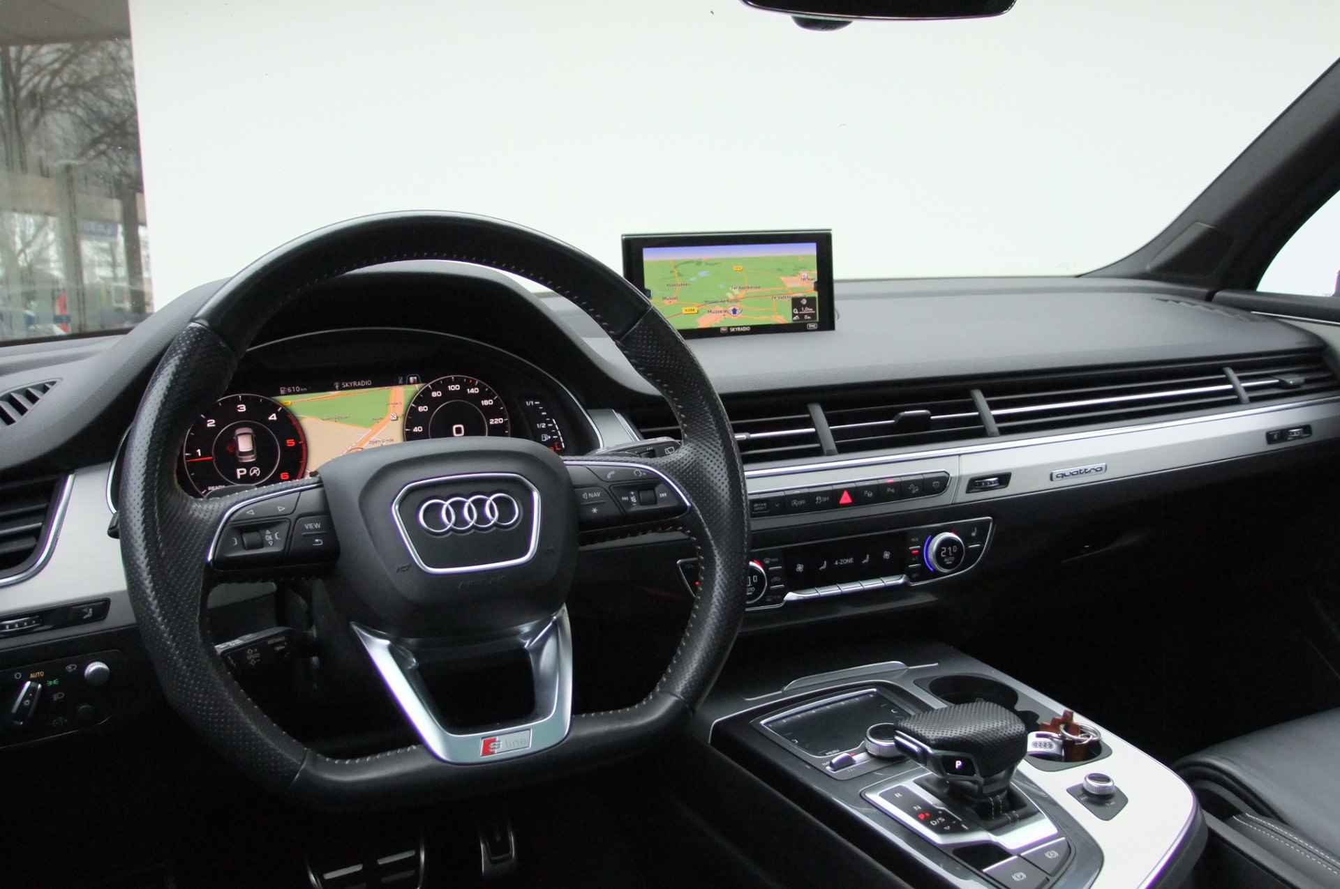 Audi Q7 3.0 TDI quattro Pro Line + 7p / Luchtvering/ Head-up /Trekhaak/ Softclose/ Panorama/ Bose/ Camera / 22 inch - 27/37