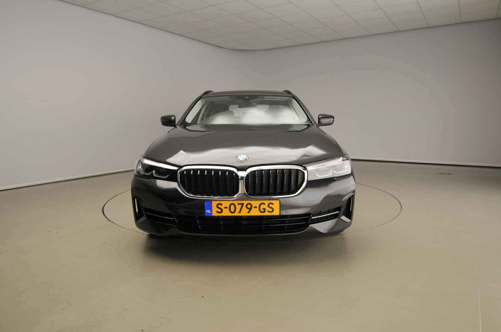 BMW 5 Serie Touring 520i | LED | Leder | Navigatie | Comfortzetels | Trekhaak | Stoelverwarming | DAB | Alu 17 inch - 6/53