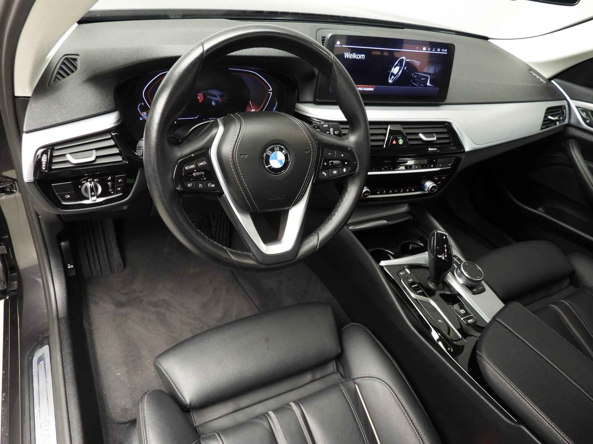 BMW 5 Serie Touring 520i | LED | Leder | Navigatie | Comfortzetels | Trekhaak | Stoelverwarming | DAB | Alu 17 inch - 7/53