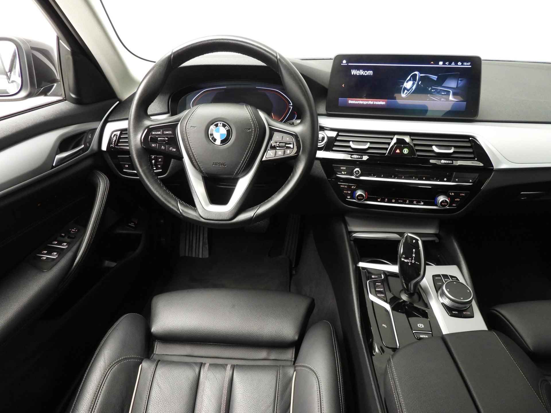 BMW 5 Serie Touring 520i | LED | Leder | Navigatie | Comfortzetels | Trekhaak | Stoelverwarming | DAB | Alu 17 inch - 11/53