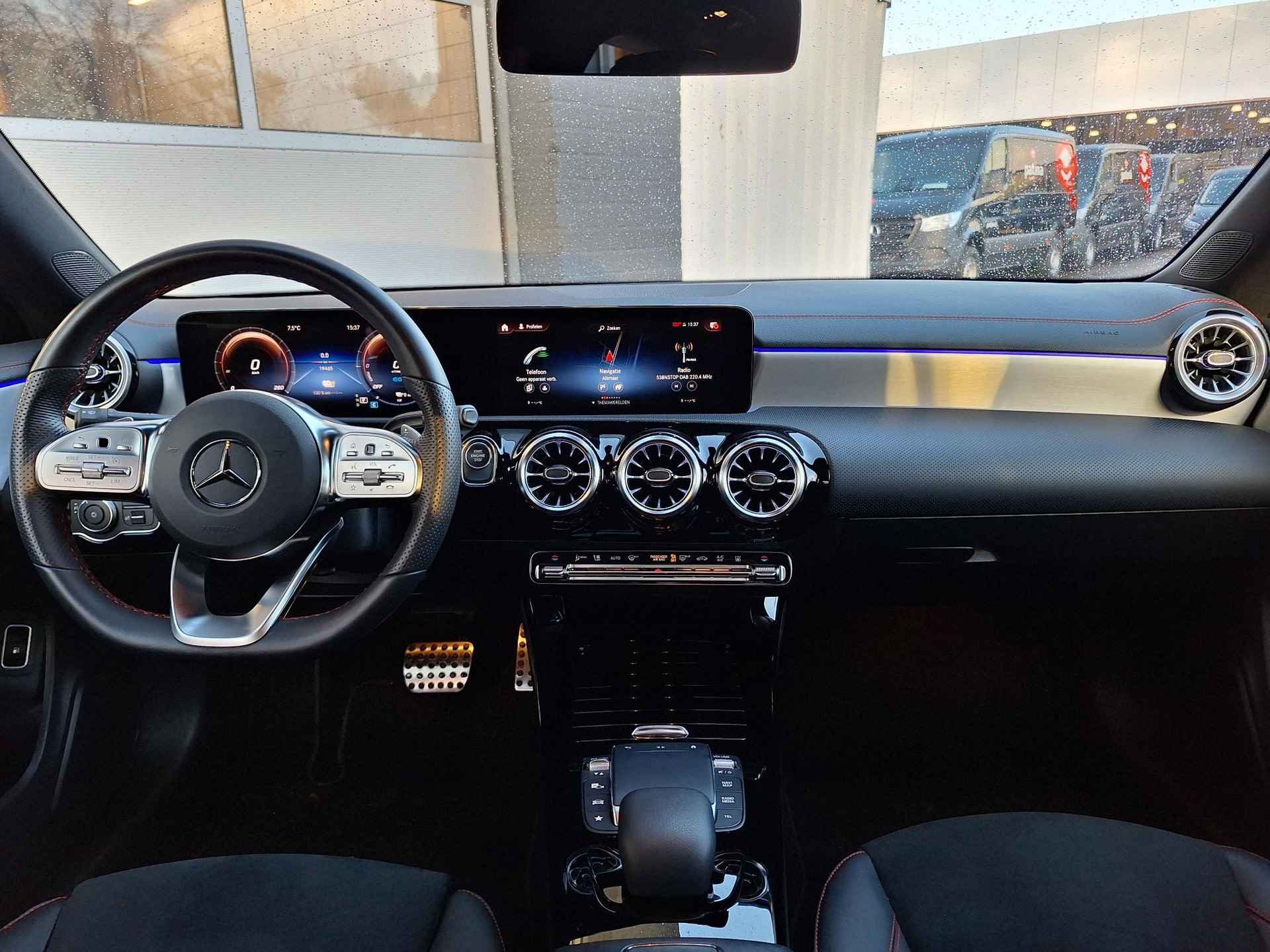 Mercedes-Benz CLA-klasse 250 e AMG Line | Premium | Nightpakket | Achteruitrijcamera | Stoelverwarming | Sfeerverlichting | Apple & Android Carplay | Showmodel SALE - 7/41