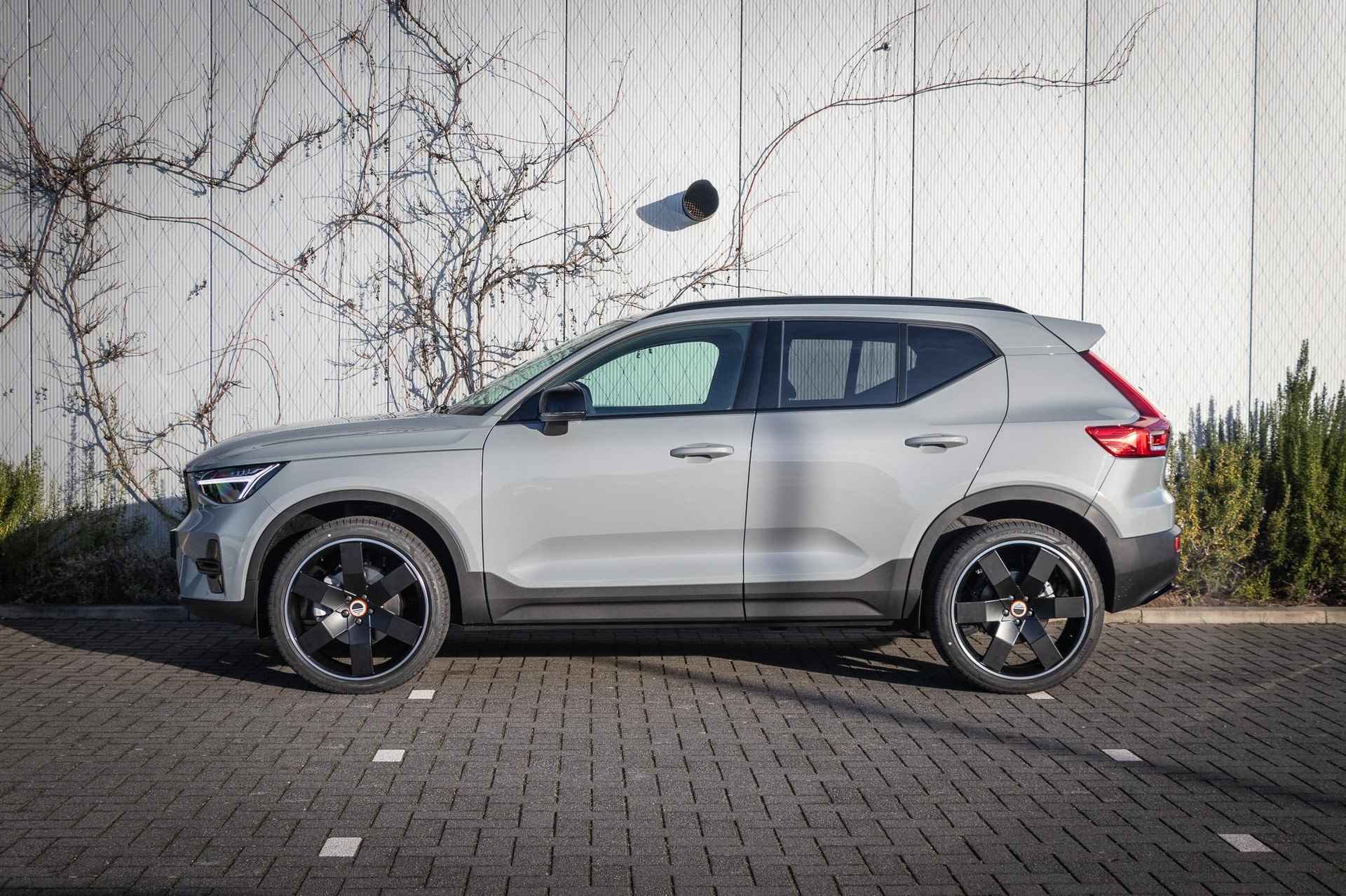 Volvo XC40 B4 Aut.7 Plus Dark | Extra Getint glas | Microtech bekleding | Elektrische achterklep | Stoel en stuurverwarming | Adaptieve Cruise Control | Elektrisch verstelbare stoelen | Harman Kardon audio - 5/24