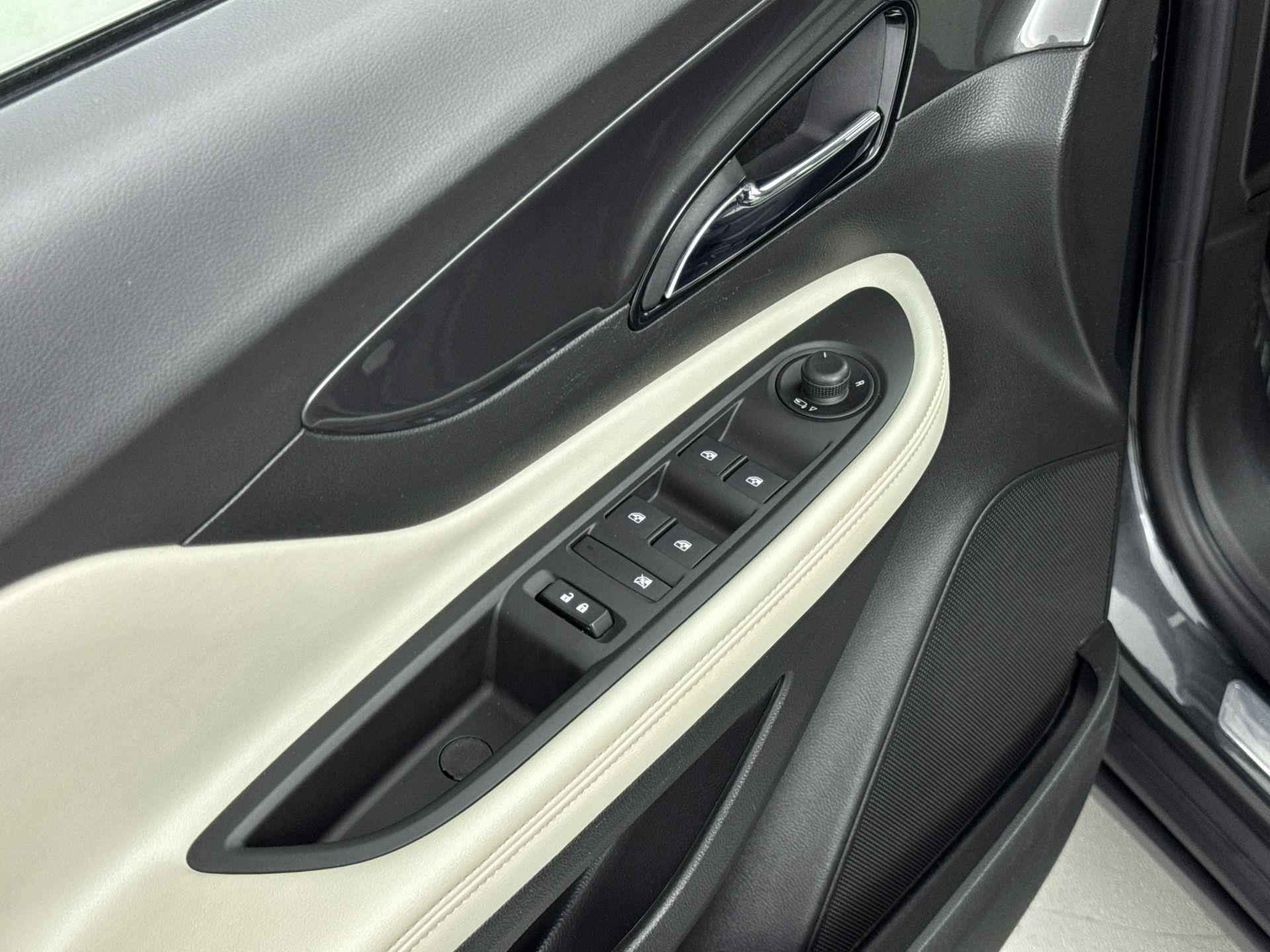 Opel Mokka X Innovation 140pk | Trekhaak | Parkeersensoren Voor/ Achter | Stuur Verwarmd | Voorstoelen Verwarmd | Licht Metalen Velgen 18" - 16/38