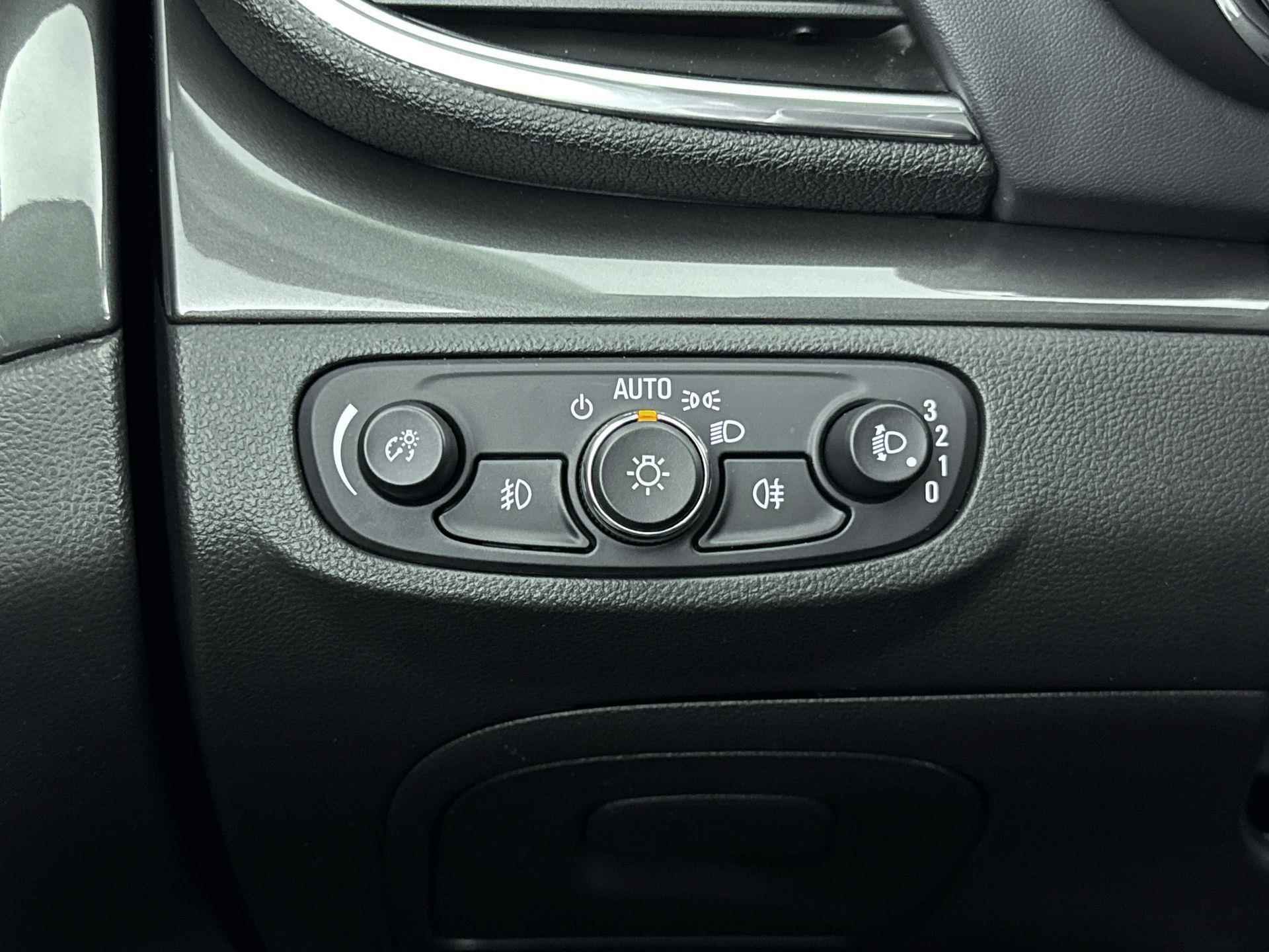 Opel Mokka X Innovation 140pk | Trekhaak | Parkeersensoren Voor/ Achter | Stuur Verwarmd | Voorstoelen Verwarmd | Licht Metalen Velgen 18" - 17/38