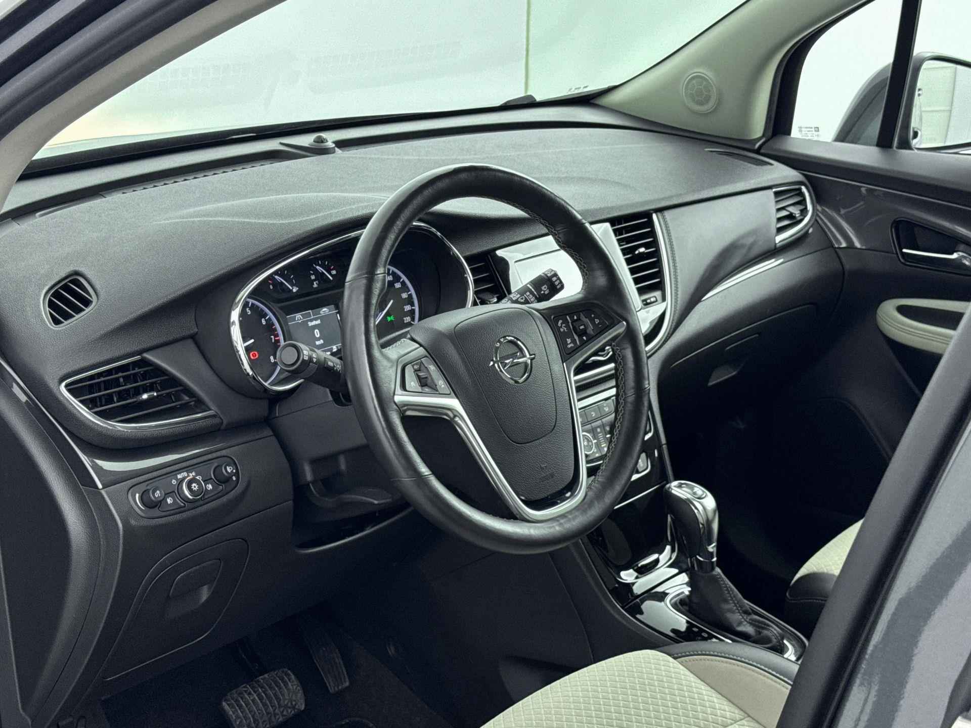 Opel Mokka X Innovation 140pk | Trekhaak | Parkeersensoren Voor/ Achter | Stuur Verwarmd | Voorstoelen Verwarmd | Licht Metalen Velgen 18" - 20/38