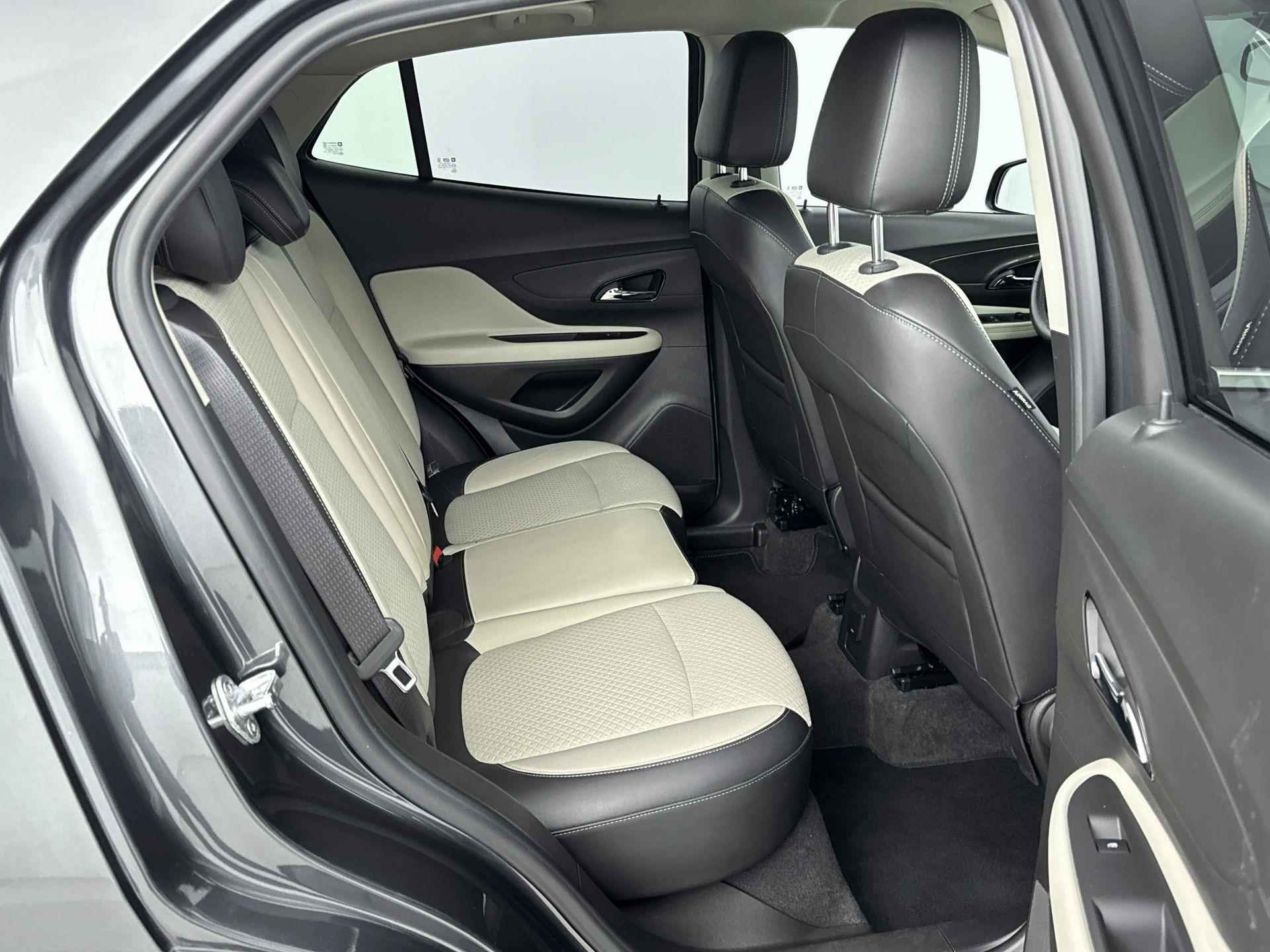 Opel Mokka X Innovation 140pk | Trekhaak | Parkeersensoren Voor/ Achter | Stuur Verwarmd | Voorstoelen Verwarmd | Licht Metalen Velgen 18" - 22/38