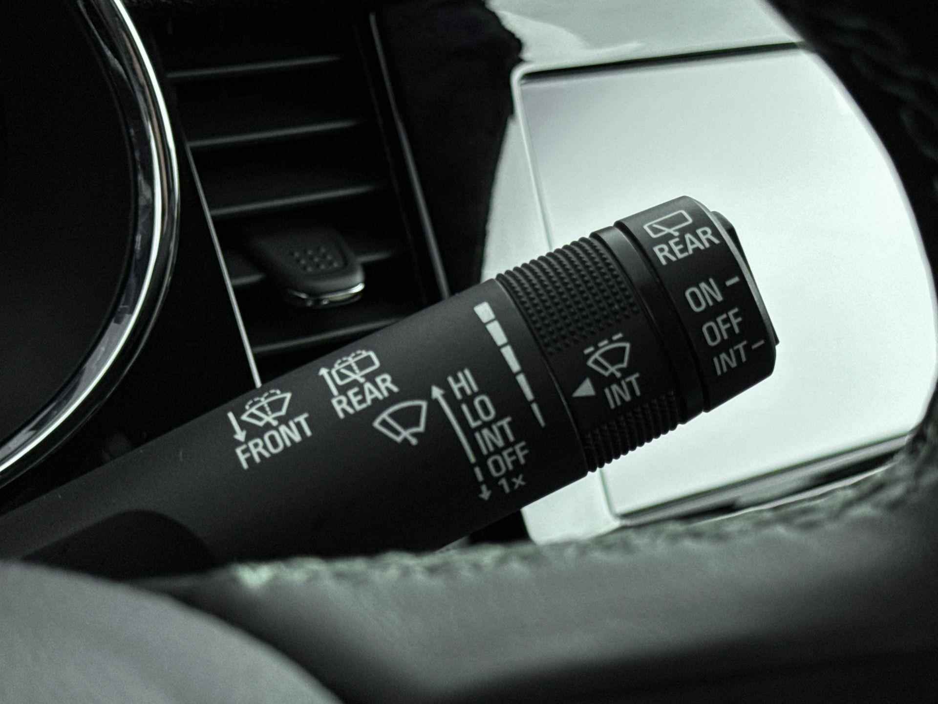 Opel Mokka X Innovation 140pk | Trekhaak | Parkeersensoren Voor/ Achter | Stuur Verwarmd | Voorstoelen Verwarmd | Licht Metalen Velgen 18" - 27/38