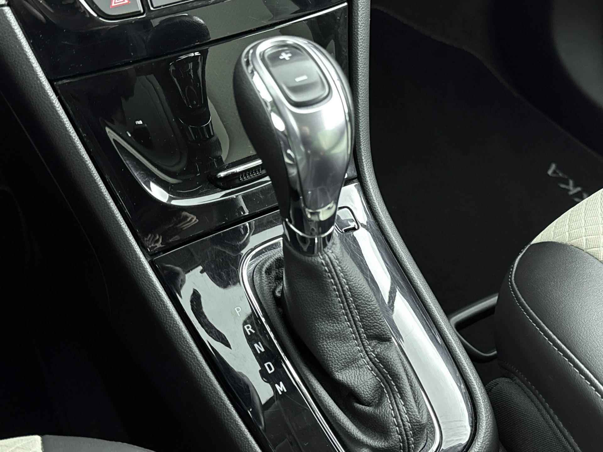 Opel Mokka X Innovation 140pk | Trekhaak | Parkeersensoren Voor/ Achter | Stuur Verwarmd | Voorstoelen Verwarmd | Licht Metalen Velgen 18" - 29/38