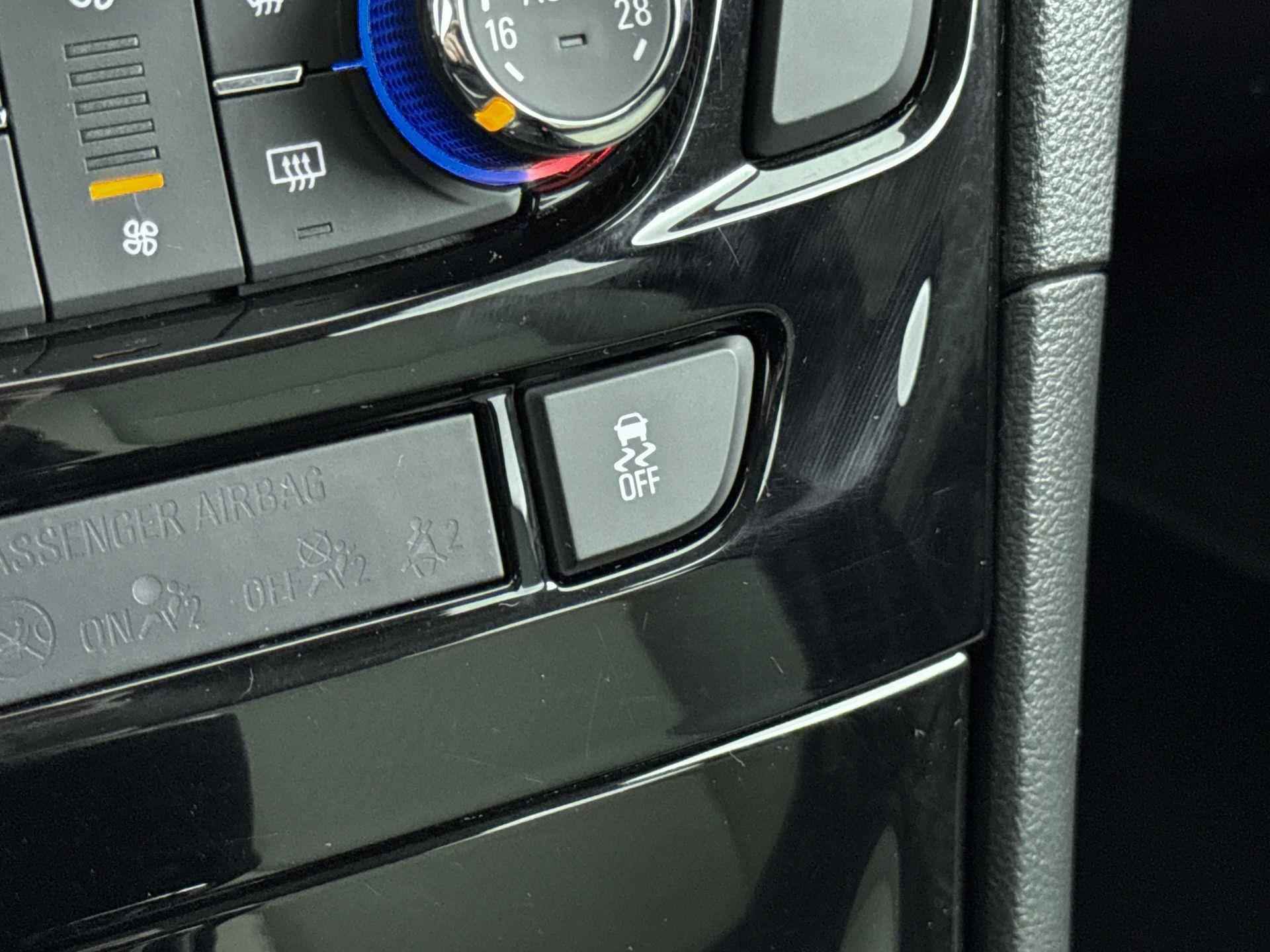 Opel Mokka X Innovation 140pk | Trekhaak | Parkeersensoren Voor/ Achter | Stuur Verwarmd | Voorstoelen Verwarmd | Licht Metalen Velgen 18" - 30/38