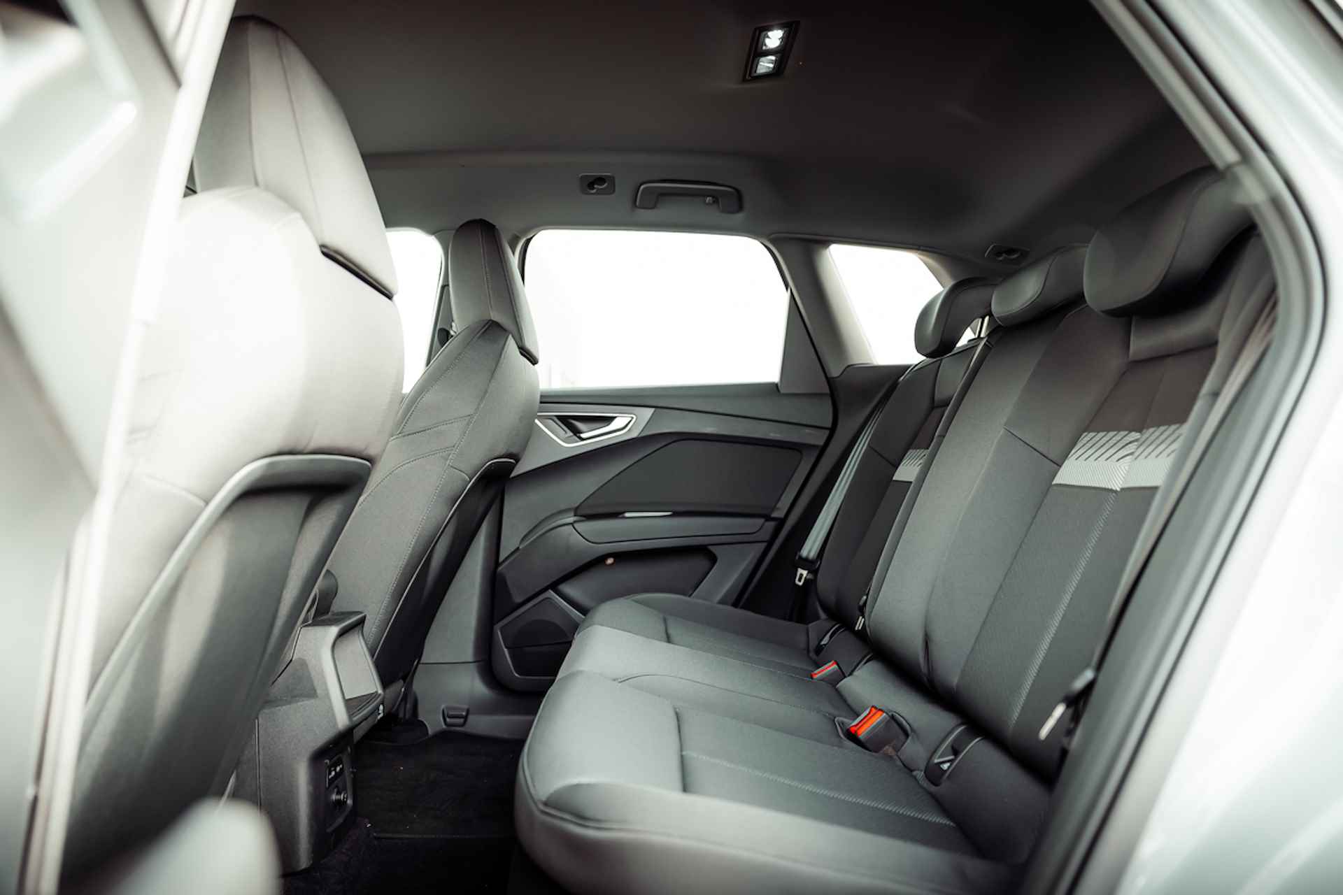 Audi Q4 e-tron 45 Advanced edition 82 kWh | Assistentiepakket plus | Comfortpakket | Optiek zwart | 20" LM velgen | Privacy glass - 19/29