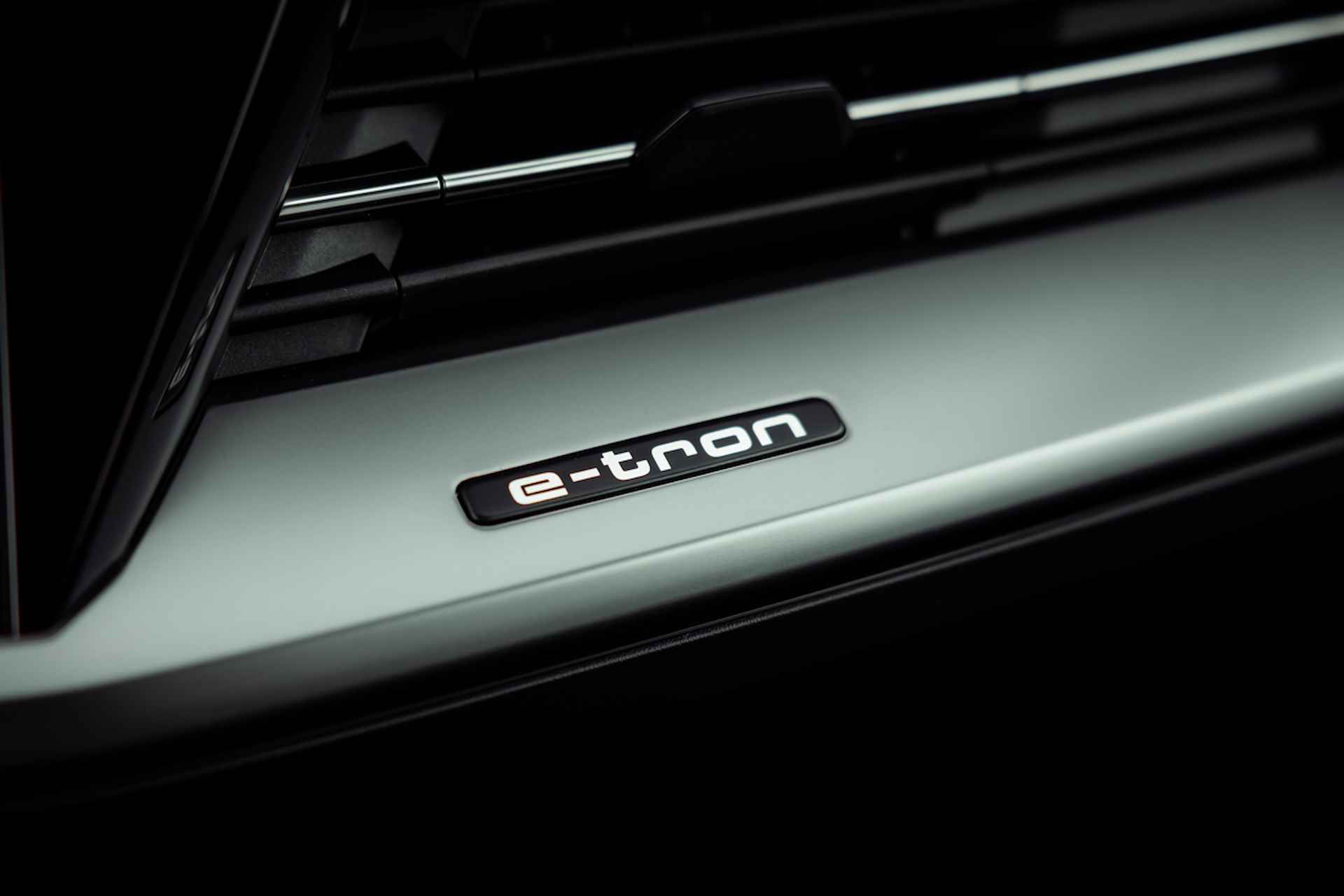 Audi Q4 e-tron 45 Advanced edition 82 kWh | Assistentiepakket plus | Comfortpakket | Optiek zwart | 20" LM velgen | Privacy glass - 25/29