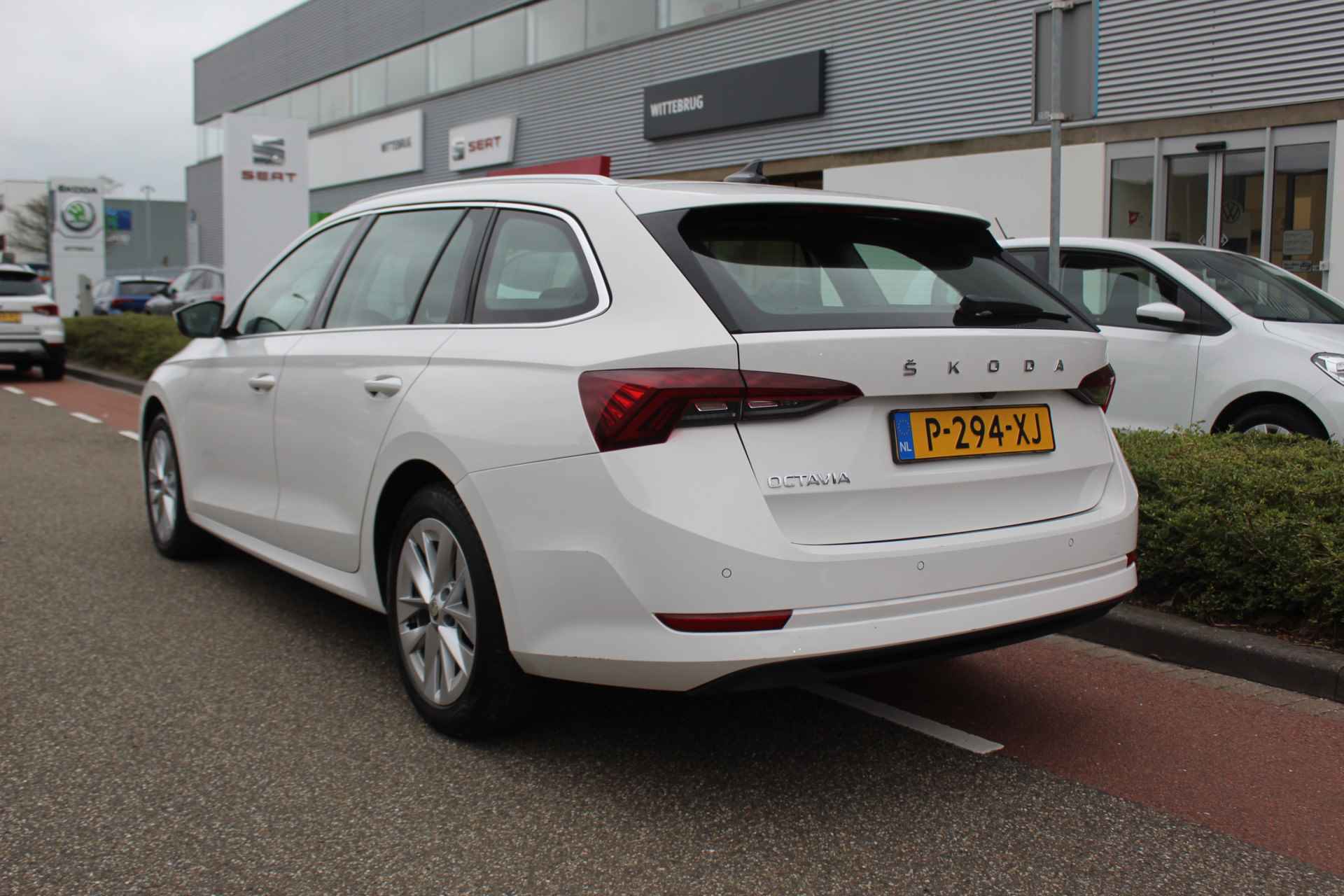 Škoda Octavia Combi 1.5 TSI First Edition APP.Connect / 17"LMV / CAMERA - 6/36