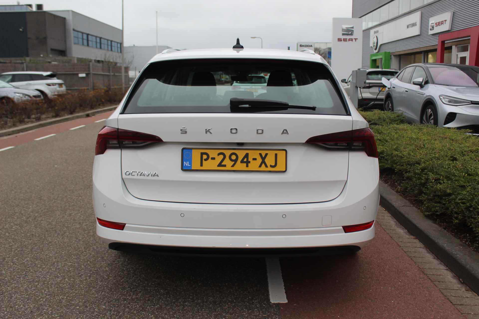 Škoda Octavia Combi 1.5 TSI First Edition APP.Connect / 17"LMV / CAMERA - 7/36