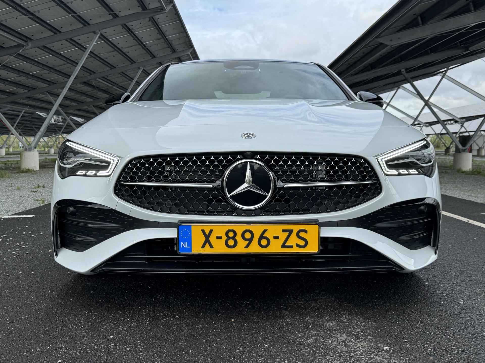 Mercedes-Benz CLA-klasse Coupe 180 AMG Line | Panorama-schuifdak | Parkeercamera | Stoelverwarming | Sfeerverlichting | - 3/32