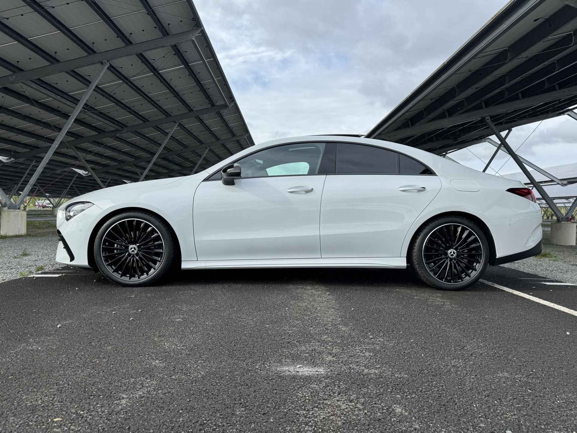 Mercedes-Benz CLA-klasse Coupe 180 AMG Line | Panorama-schuifdak | Parkeercamera | Stoelverwarming | Sfeerverlichting | - 9/32