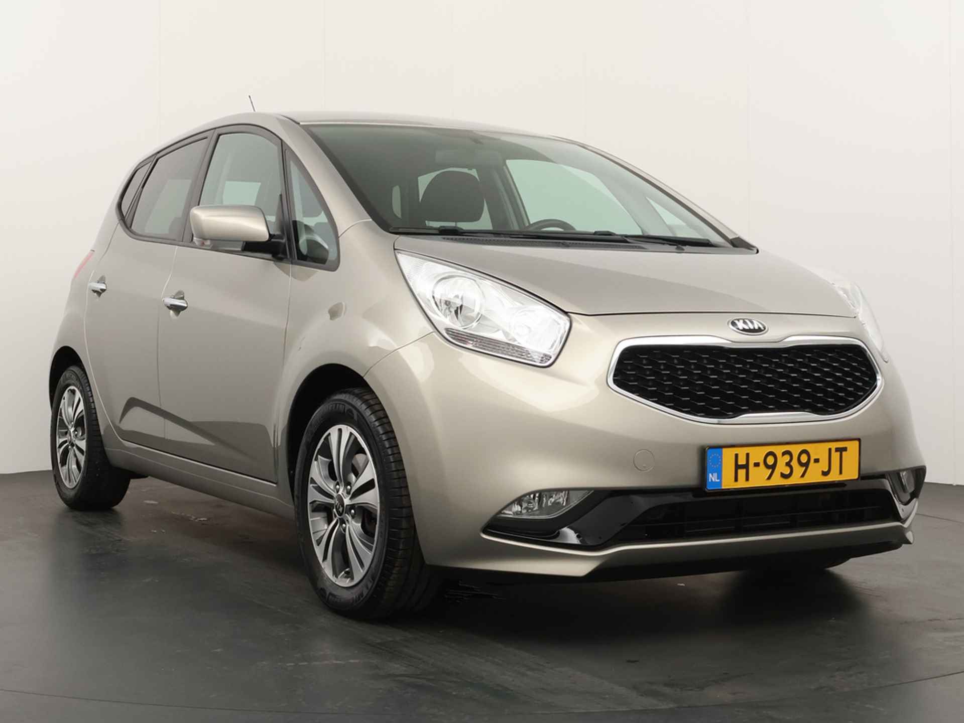 Kia Venga 1.6 CVVT Automaat ExecutiveLine - Navigatie - Climate Control - Stoelverwarming - Lichtmetalen velgen - 12 maanden BOVAG garantie - 12/45