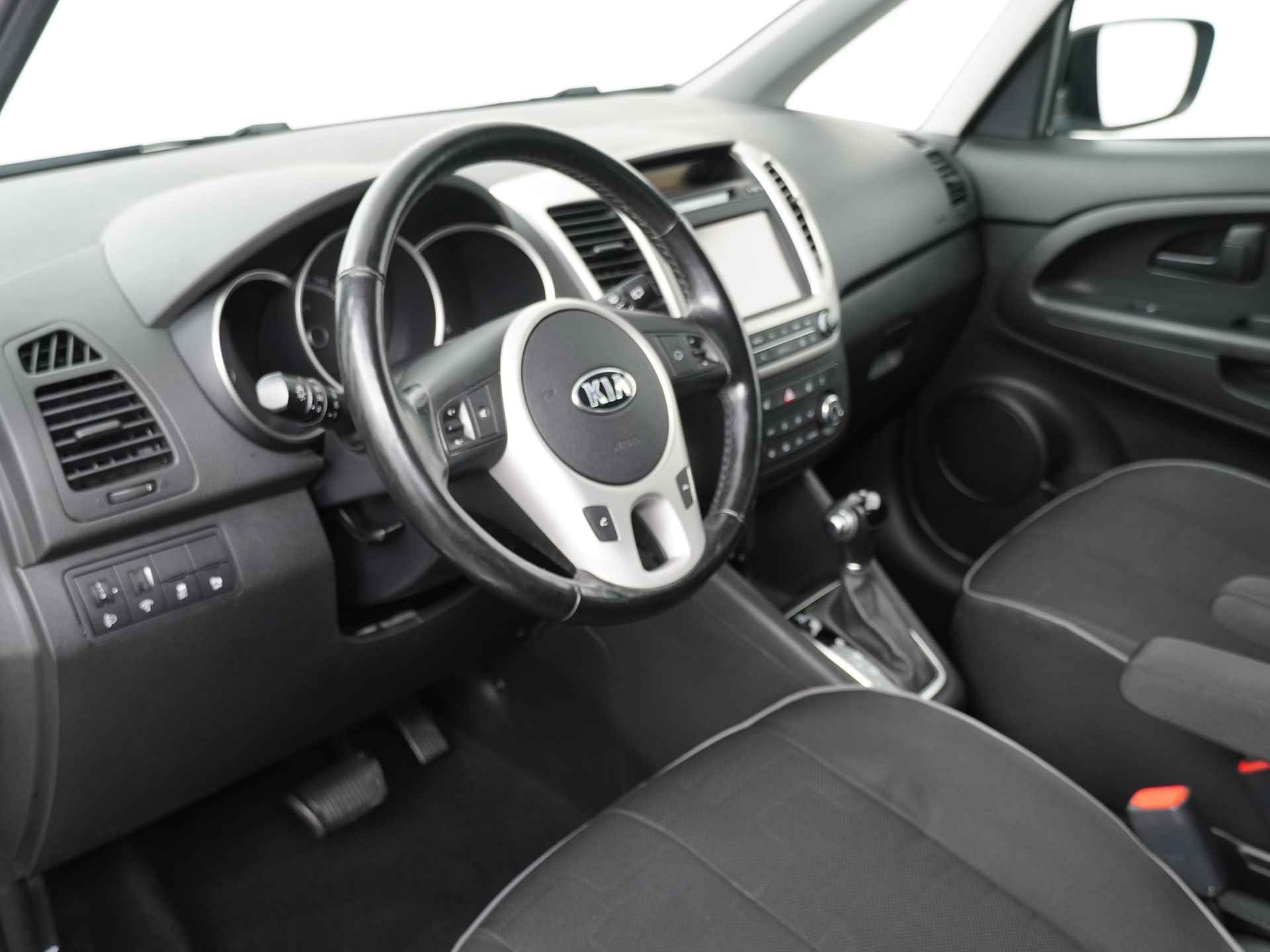 Kia Venga 1.6 CVVT Automaat ExecutiveLine - Navigatie - Climate Control - Stoelverwarming - Lichtmetalen velgen - 12 maanden BOVAG garantie - 18/45