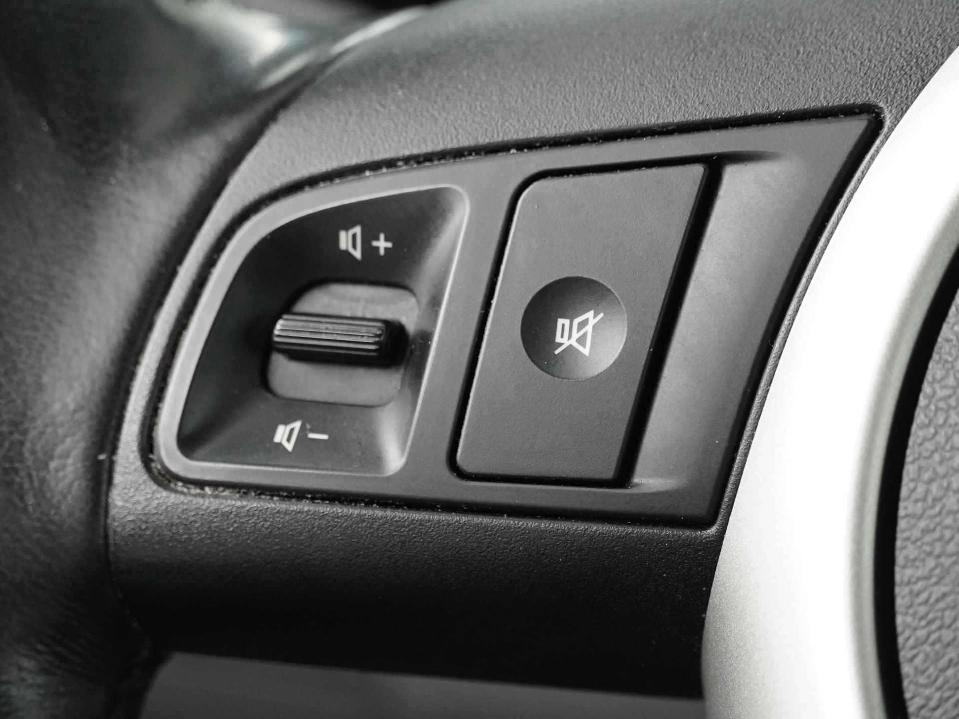 Kia Venga 1.6 CVVT Automaat ExecutiveLine - Navigatie - Climate Control - Stoelverwarming - Lichtmetalen velgen - 12 maanden BOVAG garantie - 27/45