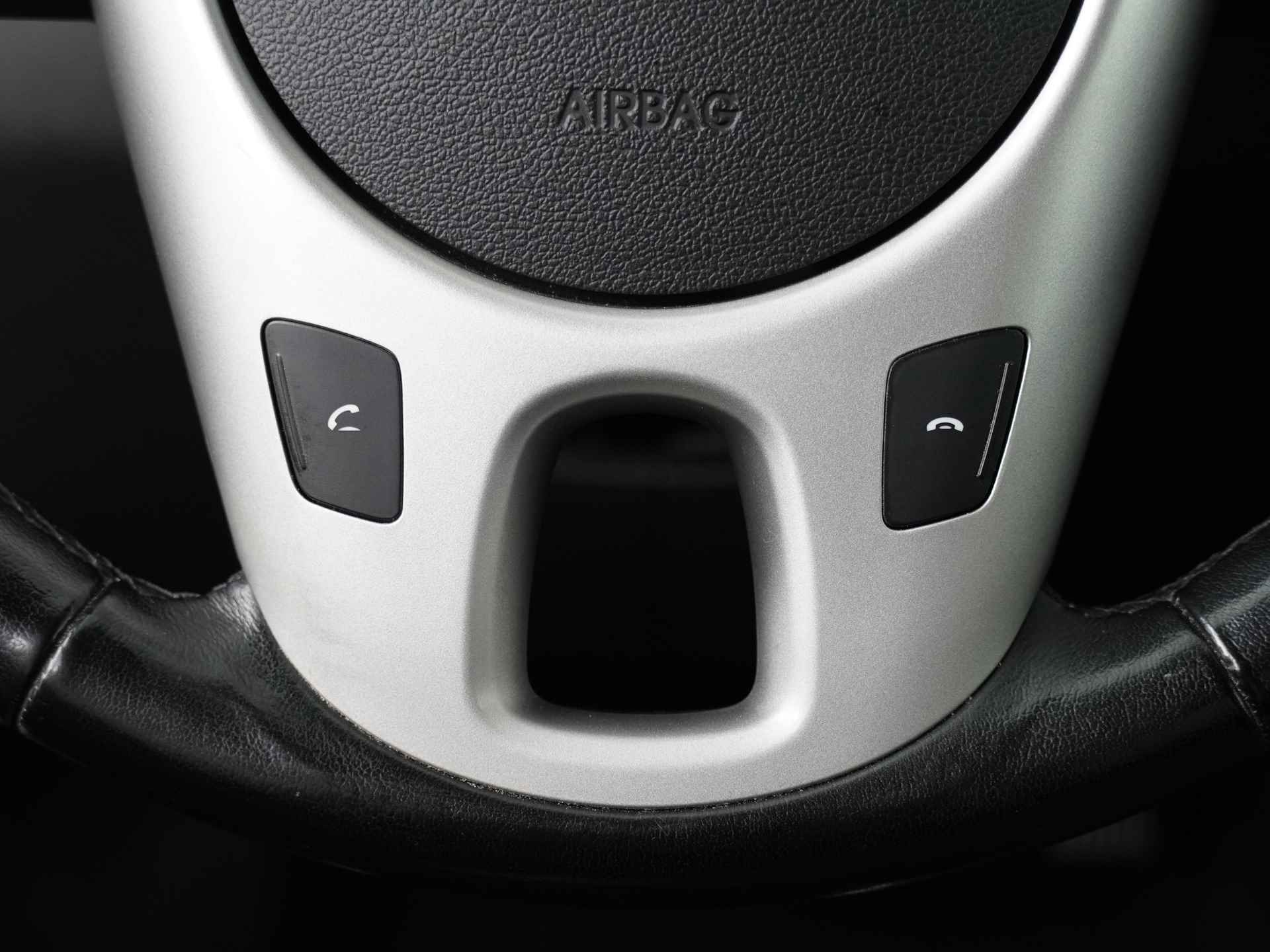 Kia Venga 1.6 CVVT Automaat ExecutiveLine - Navigatie - Climate Control - Stoelverwarming - Lichtmetalen velgen - 12 maanden BOVAG garantie - 29/45