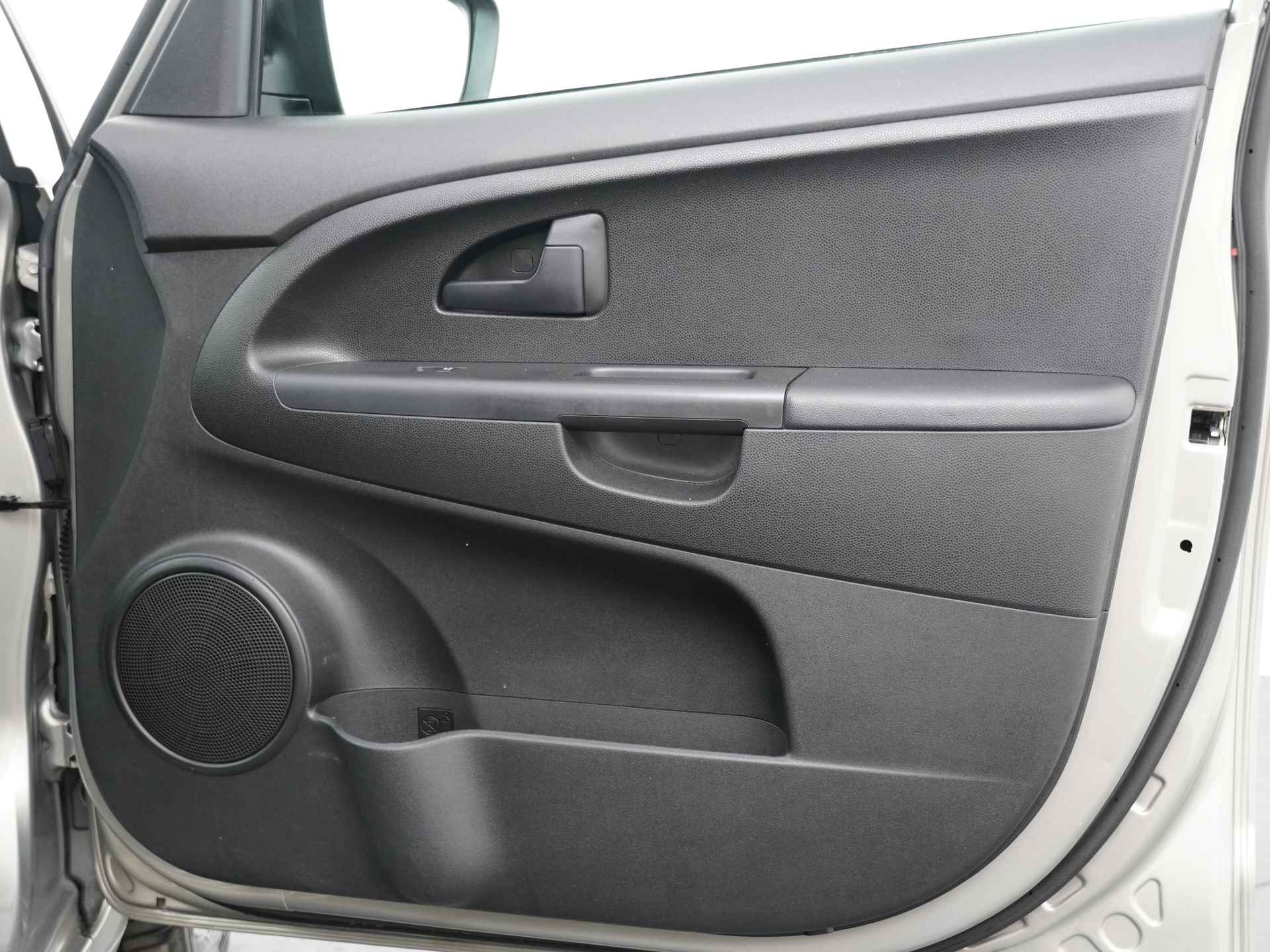 Kia Venga 1.6 CVVT Automaat ExecutiveLine - Navigatie - Climate Control - Stoelverwarming - Lichtmetalen velgen - 12 maanden BOVAG garantie - 44/45