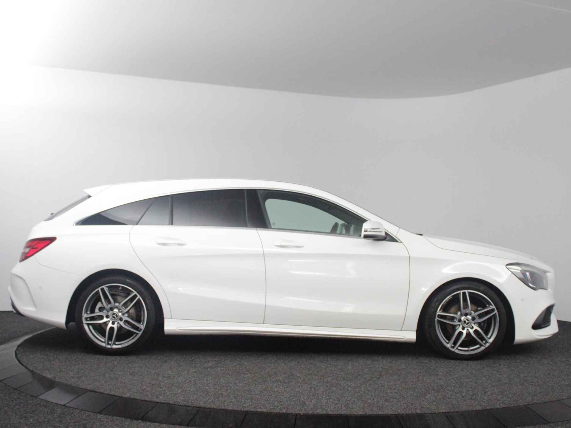 Mercedes-Benz CLA-klasse Shooting Brake 180 | AMG Line | NL-auto | Navi | Airco | Cruise | Stoelverw. | PDC V+A + Camera - 10/46