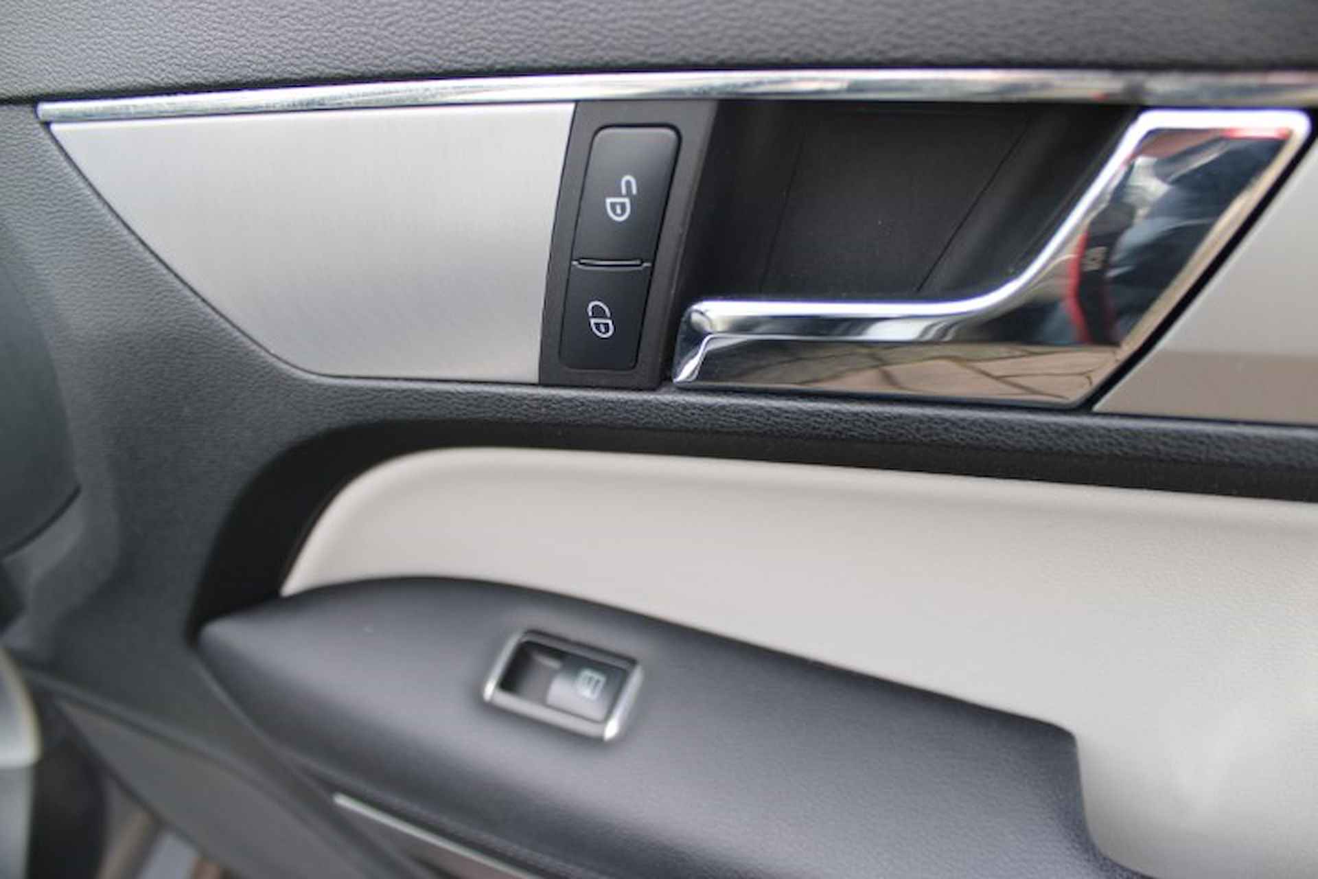 MERCEDES E-Klasse E200 Automaat Avantgarde Airscarf | Leder| Stoelverwarming | PDC - 37/48