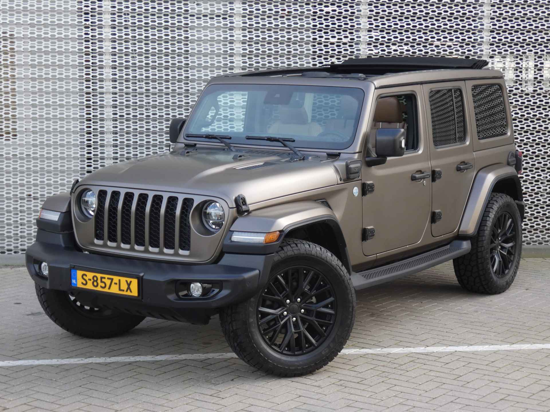 Jeep Wrangler Unlimited 4xe 380PK Sahara ! SPECIALE WITTEBRUG EDITIE ! UNIEKE WRAP & ALARM & OPEN DAK ! - 20/39