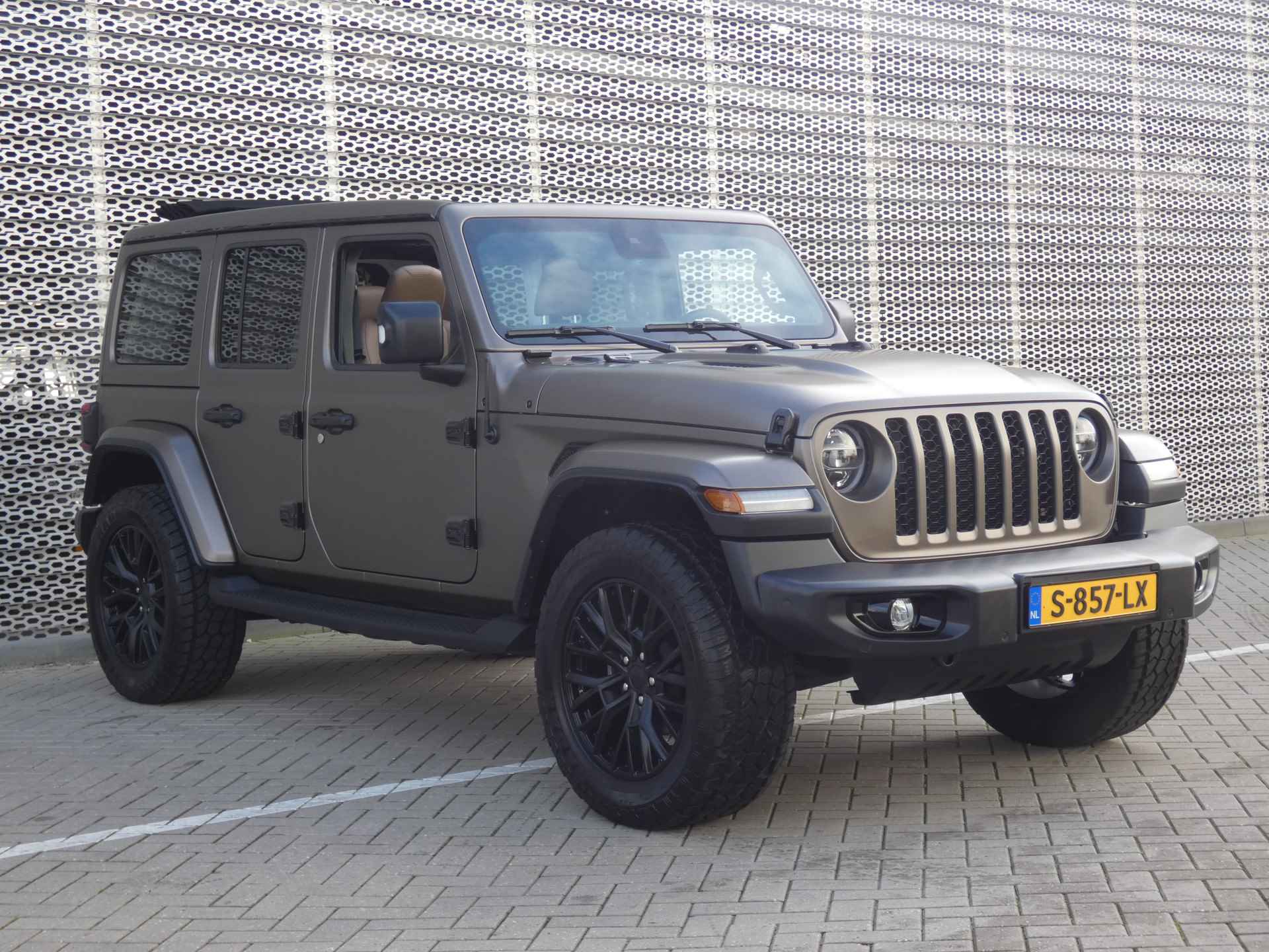 Jeep Wrangler Unlimited 4xe 380PK Sahara ! SPECIALE WITTEBRUG EDITIE ! UNIEKE WRAP & ALARM & OPEN DAK ! - 32/39