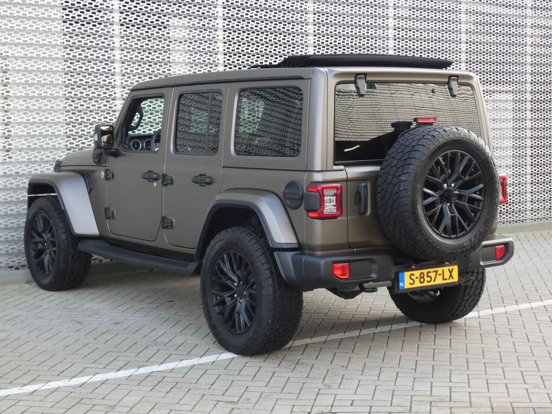 Jeep Wrangler Unlimited 4xe 380PK Sahara ! SPECIALE WITTEBRUG EDITIE ! UNIEKE WRAP & ALARM & OPEN DAK ! - 34/39