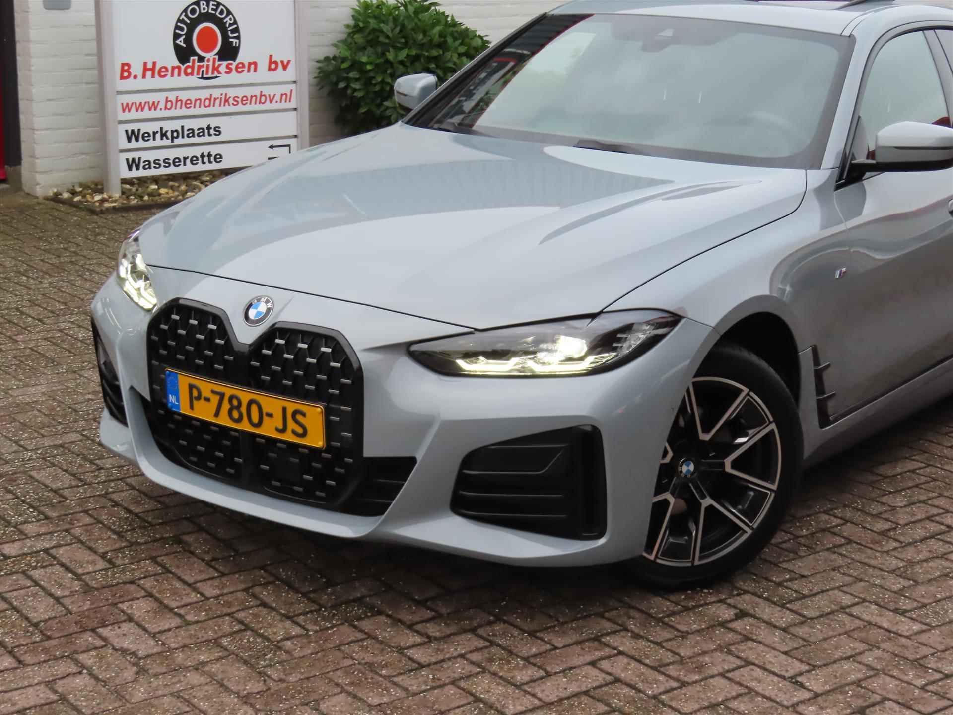 BMW 4-Serie Gran Coupé (g26) 420i 184pk Aut/ M-Sportpakket/ Schuifdak/ Stuur + Stoelverwarming/ Navigatie/ DAB/ Camera achter/ Origineel NL/ NAP - 3/50