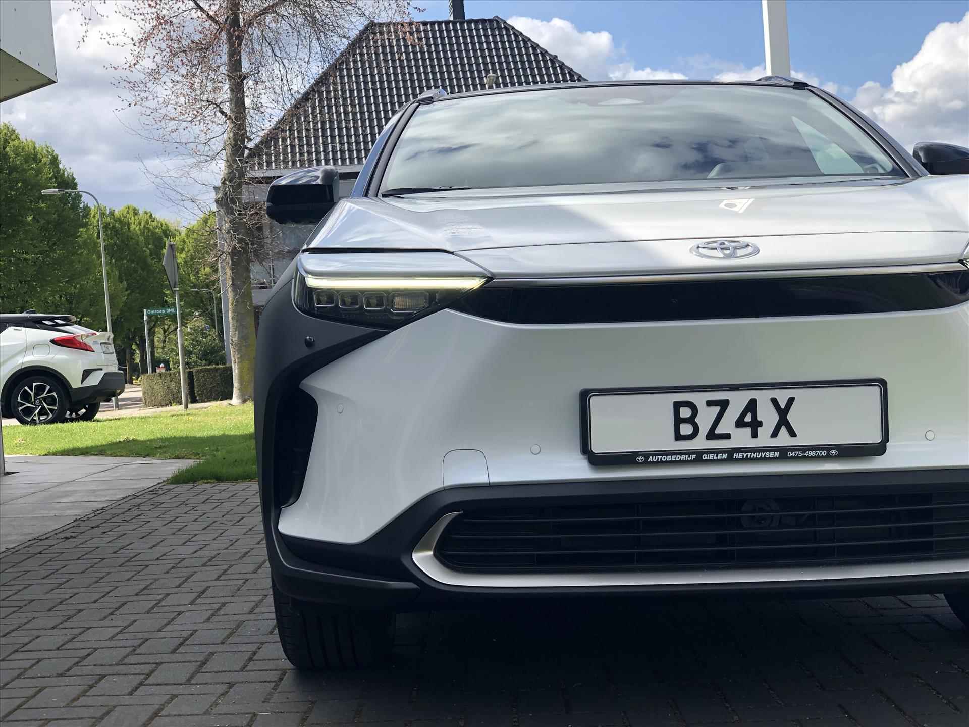 Toyota Bz4x 71,4 kWh 3-Fase Premium Bi-Tone + Panoramisch dak | JBL, Dodehoekherkenning, Leer, Parkeersensoren, Direct leverbaar! - 14/44