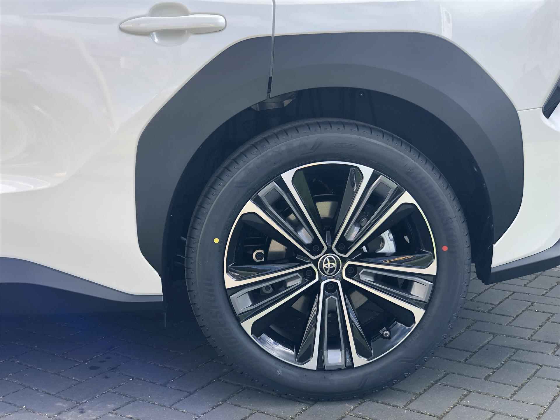 Toyota Bz4x 71,4 kWh 3-Fase Premium Bi-Tone + Panoramisch dak | JBL, Dodehoekherkenning, Leer, Parkeersensoren, Direct leverbaar! - 11/44