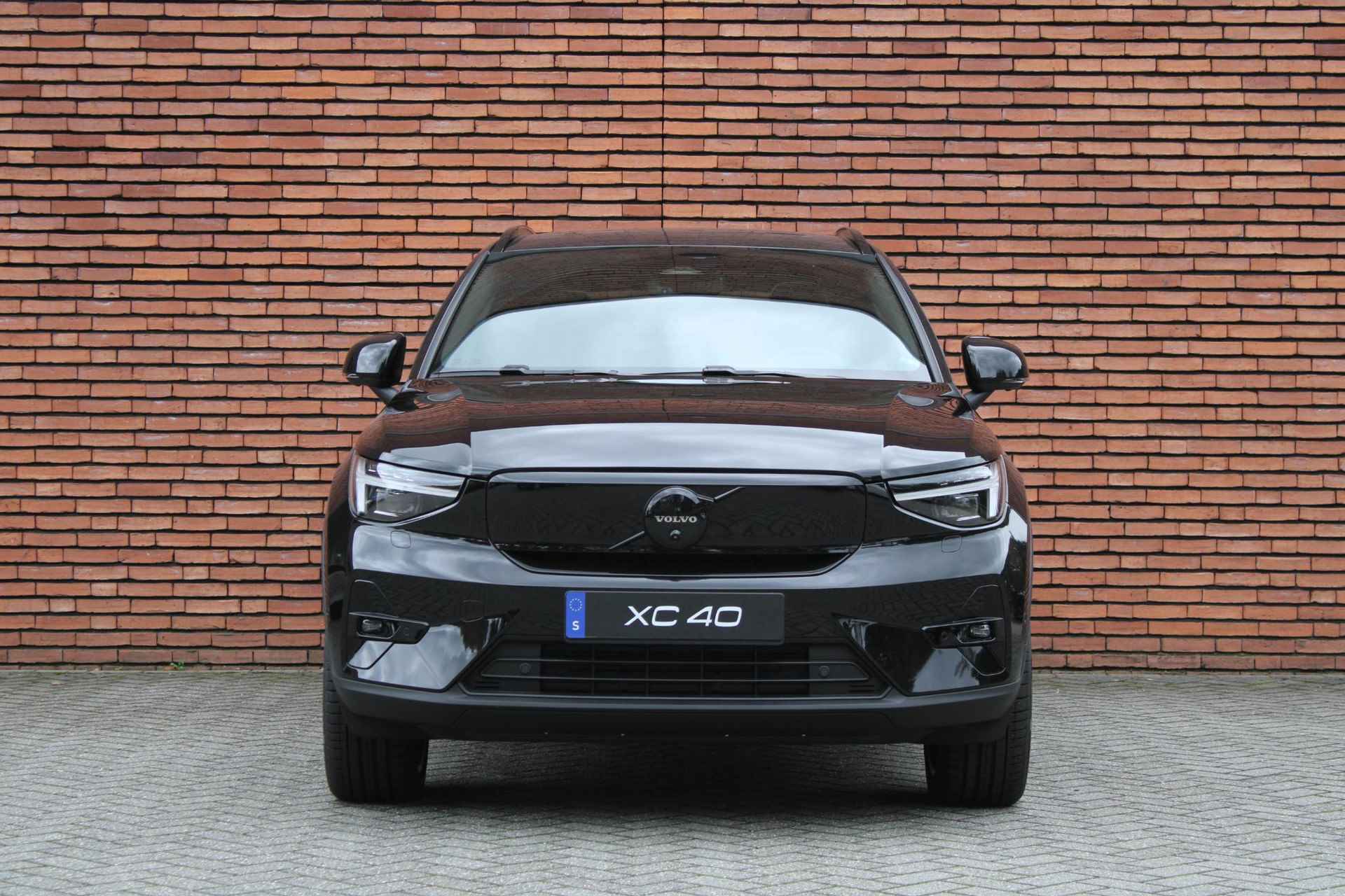 Volvo EX40 Twin Motor Performance Ultra Black Edition 82 kWh, **Per Direct Leverbaar** Adaptieve Cruise Control, Pilot Assist, Stoelverwarming, Stuurwielverwarming, BLIS, Harman/Kardon audiosysteem, Elektrisch bedienbare voorstoelen, Pre-Conditionering, 360 graden camera, - 14/19