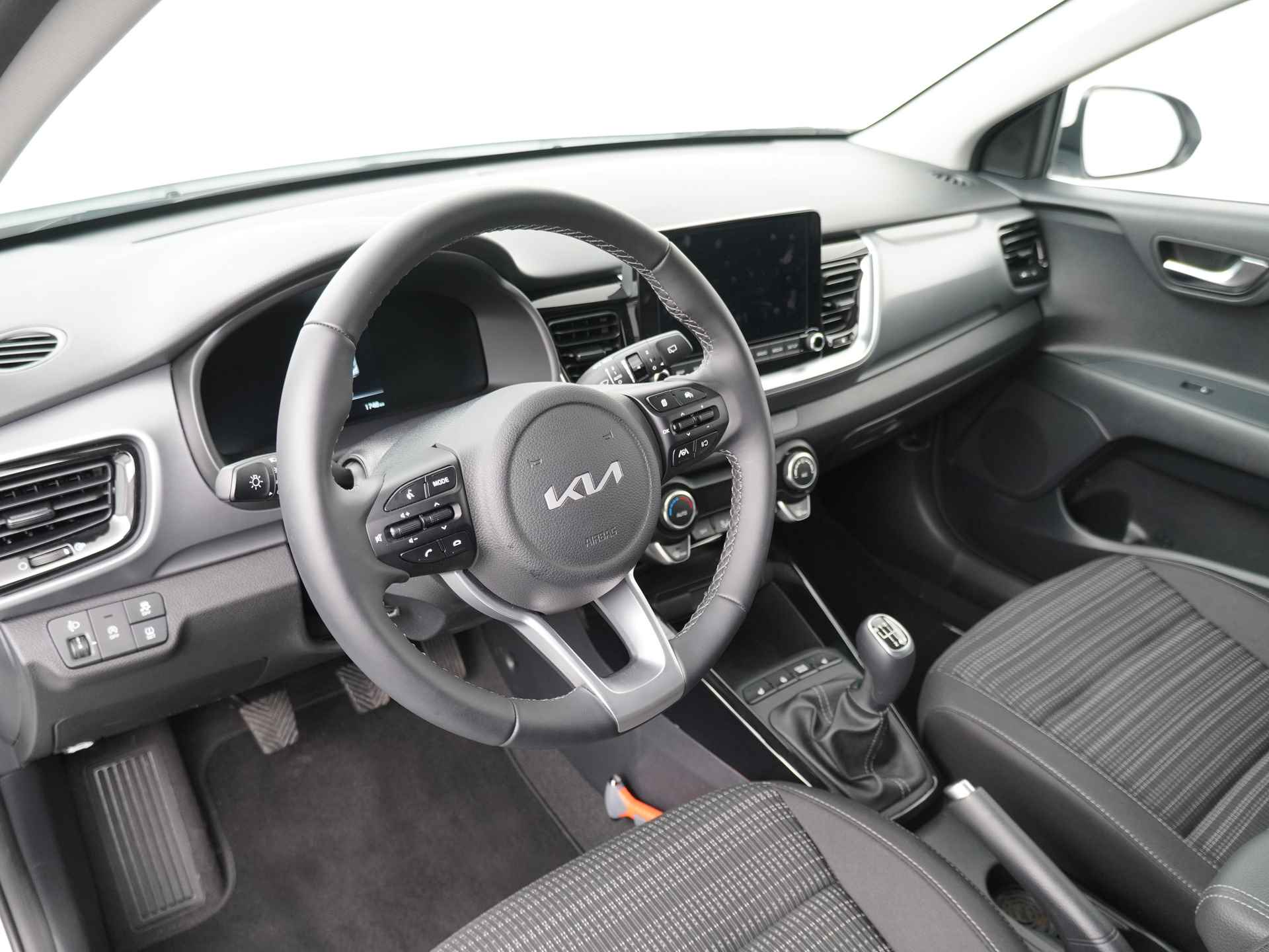 Kia Stonic 1.0 T-GDi MHEV DynamicPlusLine - Stoel/Stuur Verwarming - Cruise Control - Keyless Entry - Climate Control - Apple/Android Carplay - Fabrieksgarantie Tot 2031 - 17/49