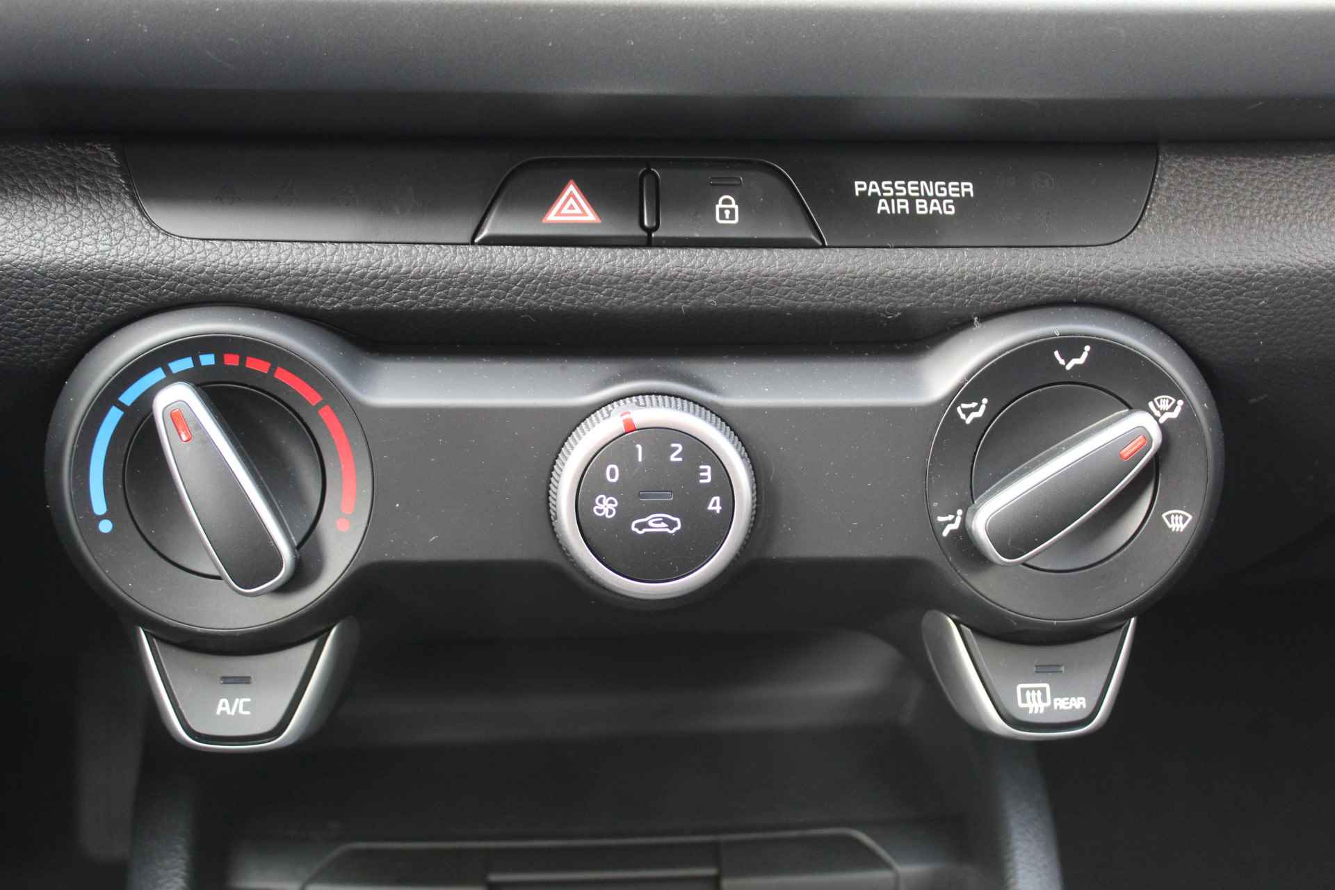 Kia Rio 1.0-100pk T-GDi AUTOMAAT ComfortLine Airco, Parkeersensoren achter, Bluetooth, stoel-en stuurwielverwarming, DAB+ radio - 17/35