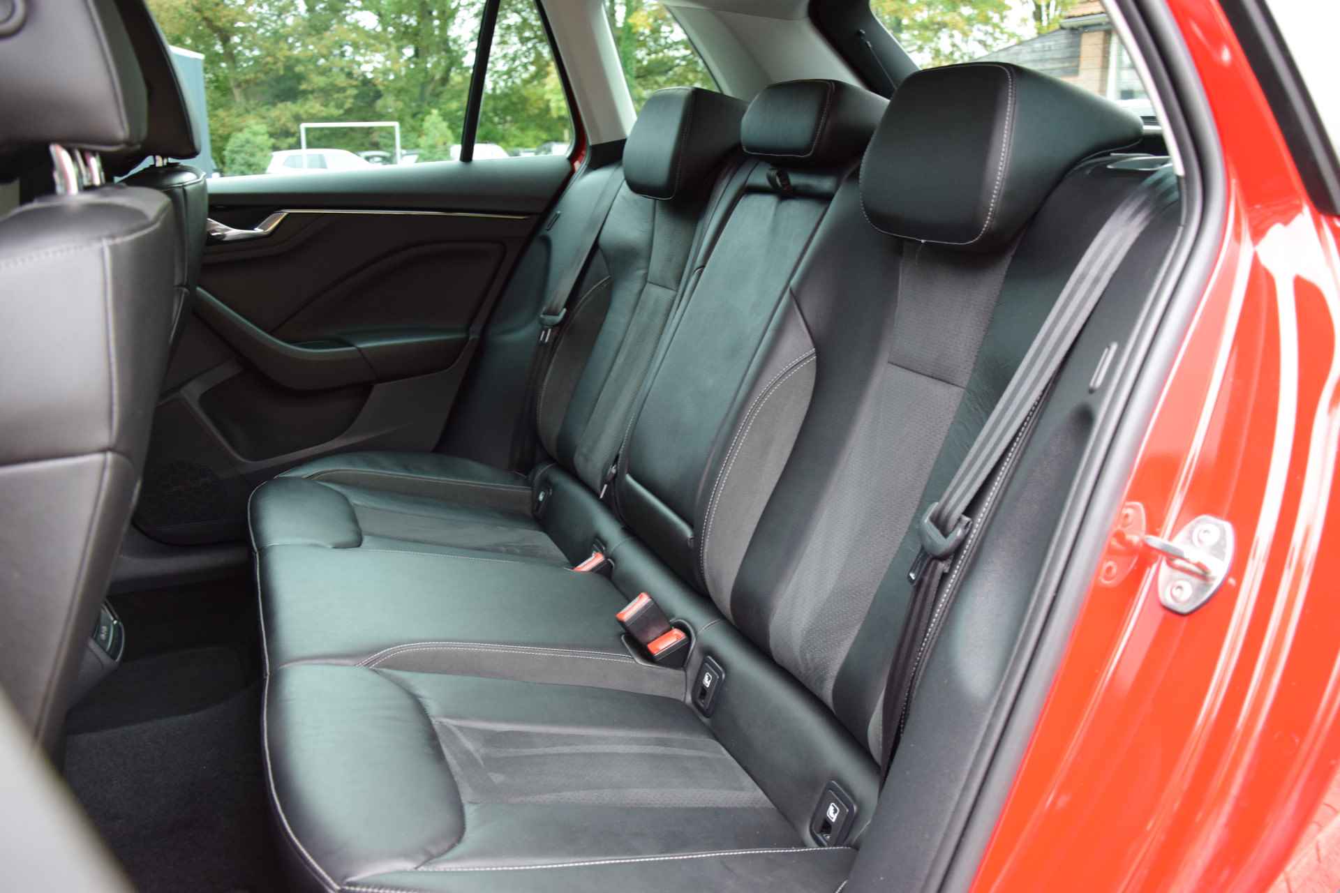 Škoda Kamiq 1.0 TSI 110PK Style | Org NL | BOVAG Garantie | Trekhaak | Virtual Cockpit | PDC V&A | Apple Carplay/Android Auto | Half Lederen Bekleding | Stoelverwarming | - 8/41