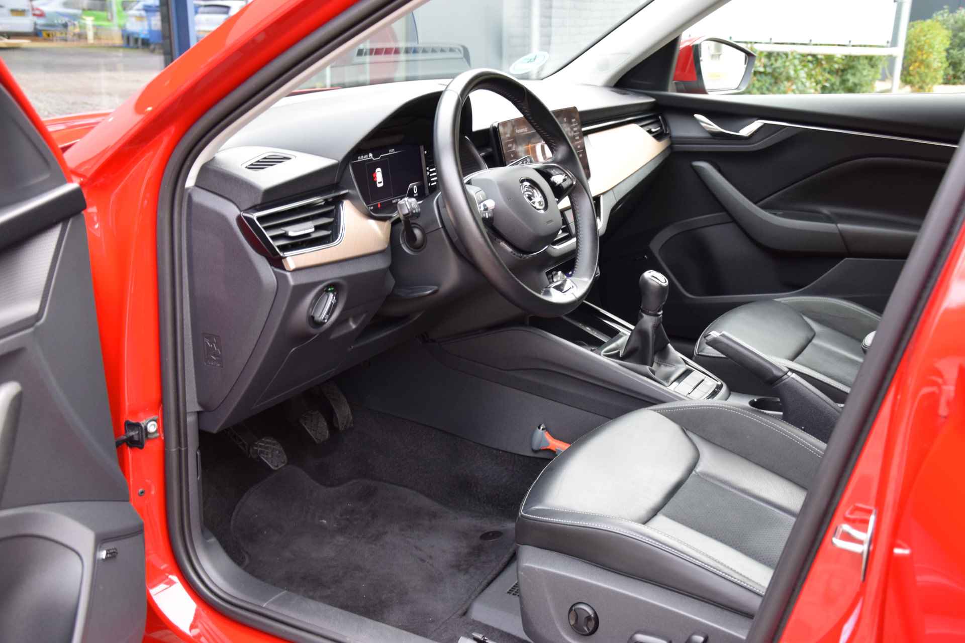 Škoda Kamiq 1.0 TSI 110PK Style | Org NL | BOVAG Garantie | Trekhaak | Virtual Cockpit | PDC V&A | Apple Carplay/Android Auto | Half Lederen Bekleding | Stoelverwarming | - 9/41