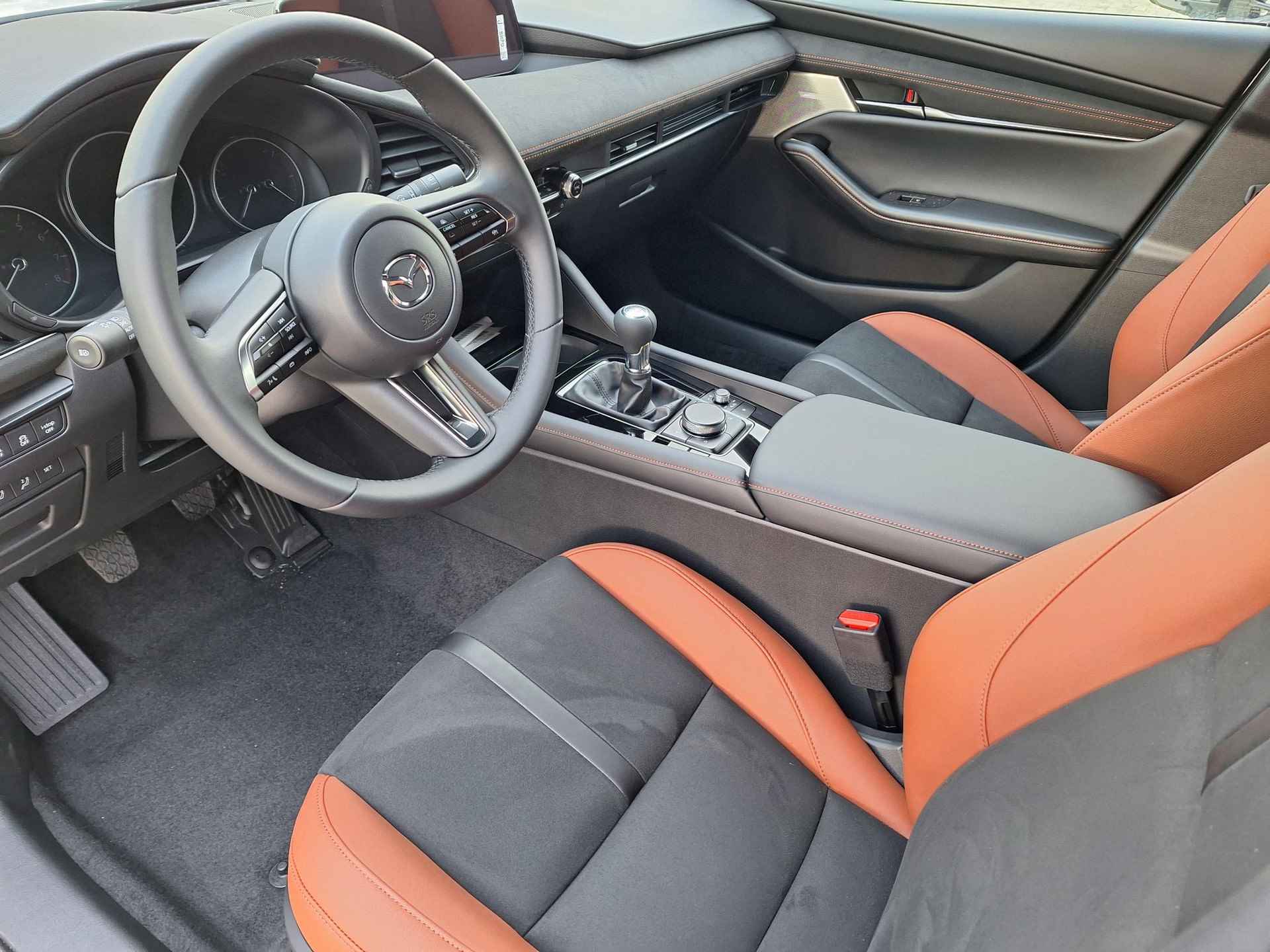 Mazda 3 2.0 e-SkyActiv-X M Hybrid 186 Nagisa | Alcantara/Leder met stoelgeheugen | Achteruitrijcamera | Bose | HeadupDisplay | Navigatie en draadloze Applecarplay\Androidauto | Parelmoer Wit - 15/33