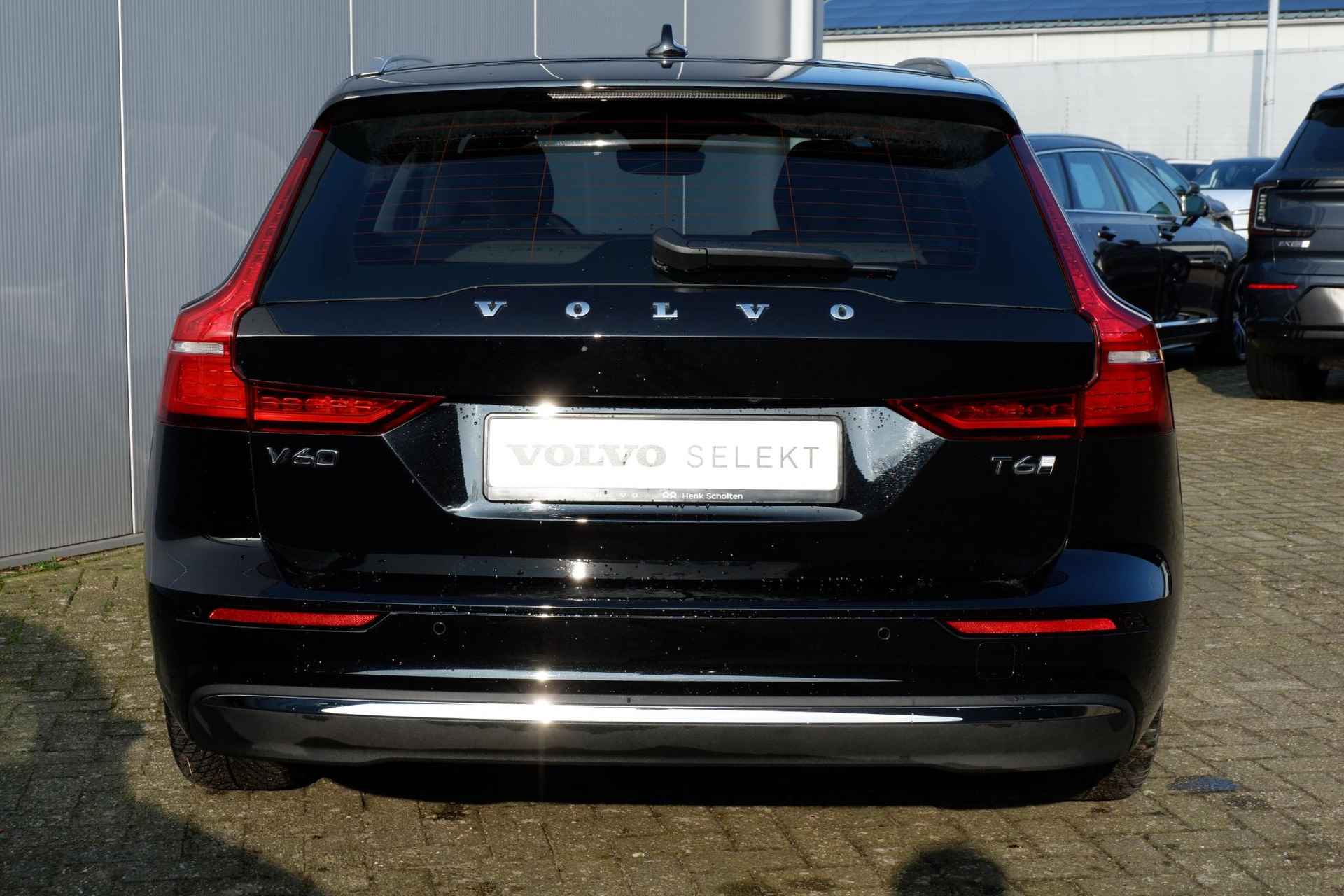 Volvo V60 T6 AWD AUT8 350PK Essential Edition, Lederen bekelding, Stoel- & stuurwielverwarming, Park Assist voor & achter, 19 inch lichtmetalen velgen, Google Maps & Infotainment, Adaptieve Cruise Control met Pilot Assist, BLIS Dodehoekdetectie - 29/34