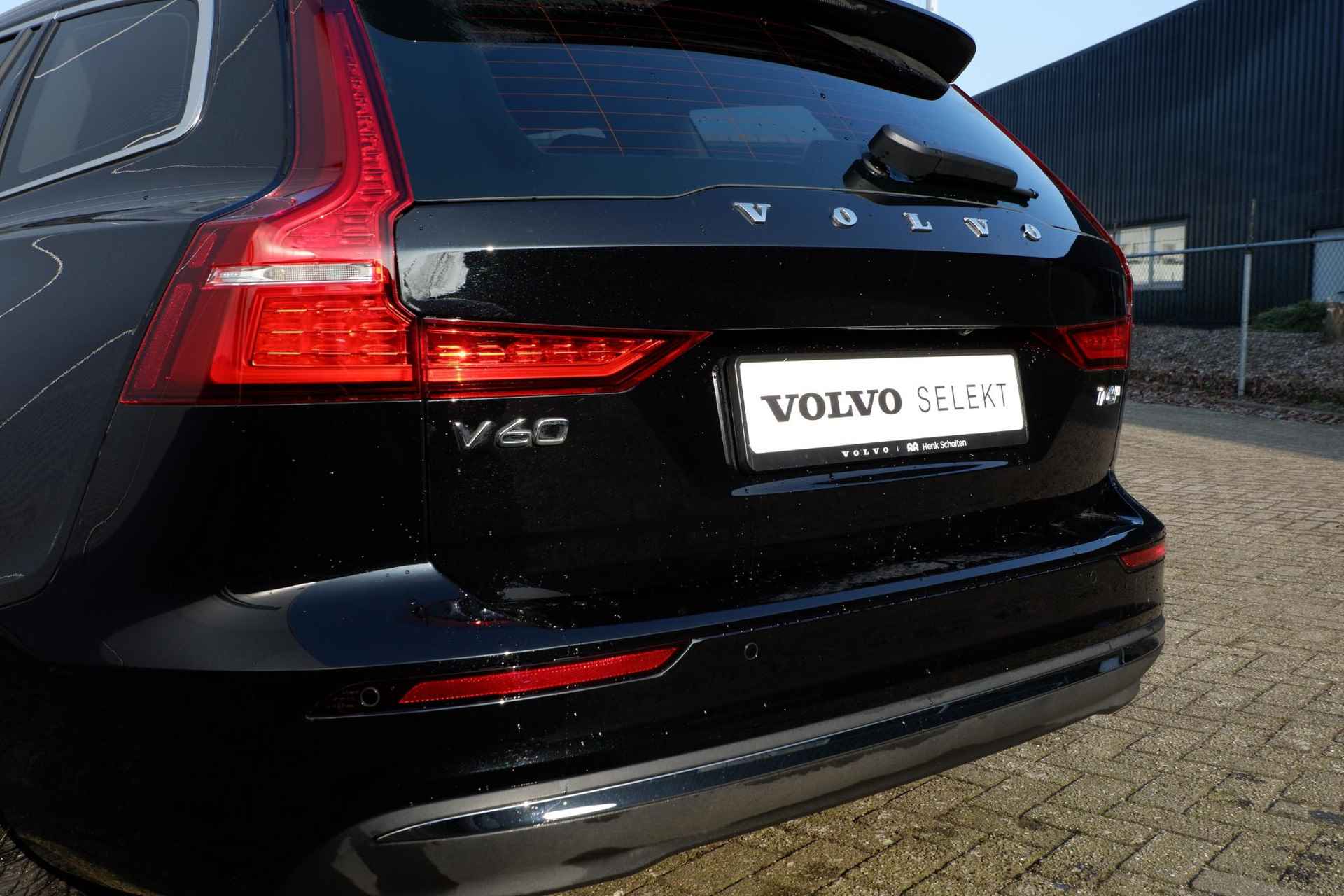 Volvo V60 T6 AWD AUT8 350PK Essential Edition, Lederen bekelding, Stoel- & stuurwielverwarming, Park Assist voor & achter, 19 inch lichtmetalen velgen, Google Maps & Infotainment, Adaptieve Cruise Control met Pilot Assist, BLIS Dodehoekdetectie - 31/34