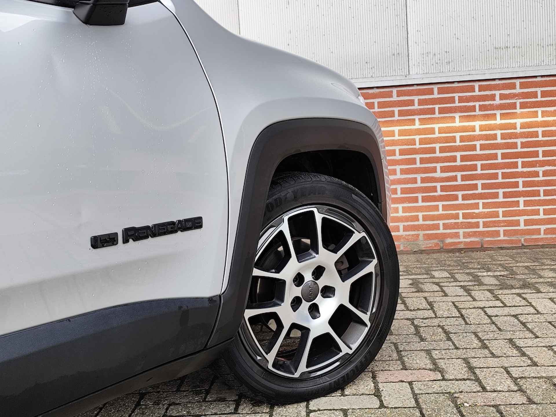 Jeep Renegade 1.3 Turbo 150 PK DDCT 80th Anniversary | Navi | 19" - 15/30