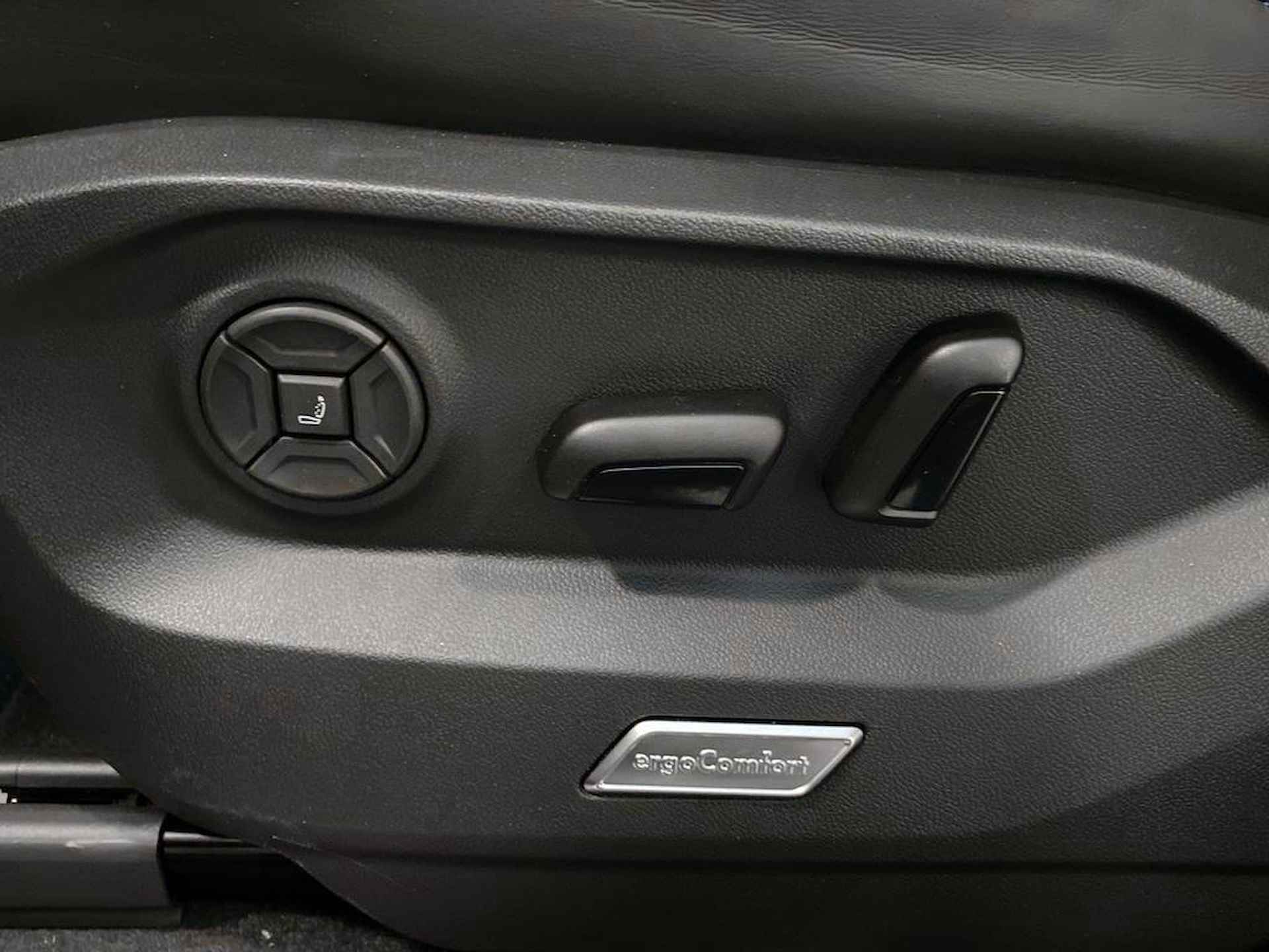 Volkswagen Touareg 3.0 TSI V6 eHybrid 462pk 4MOTION R | NightVision | Trekhaak | Harman Kardon Sound | Puglia Leder - 31/37