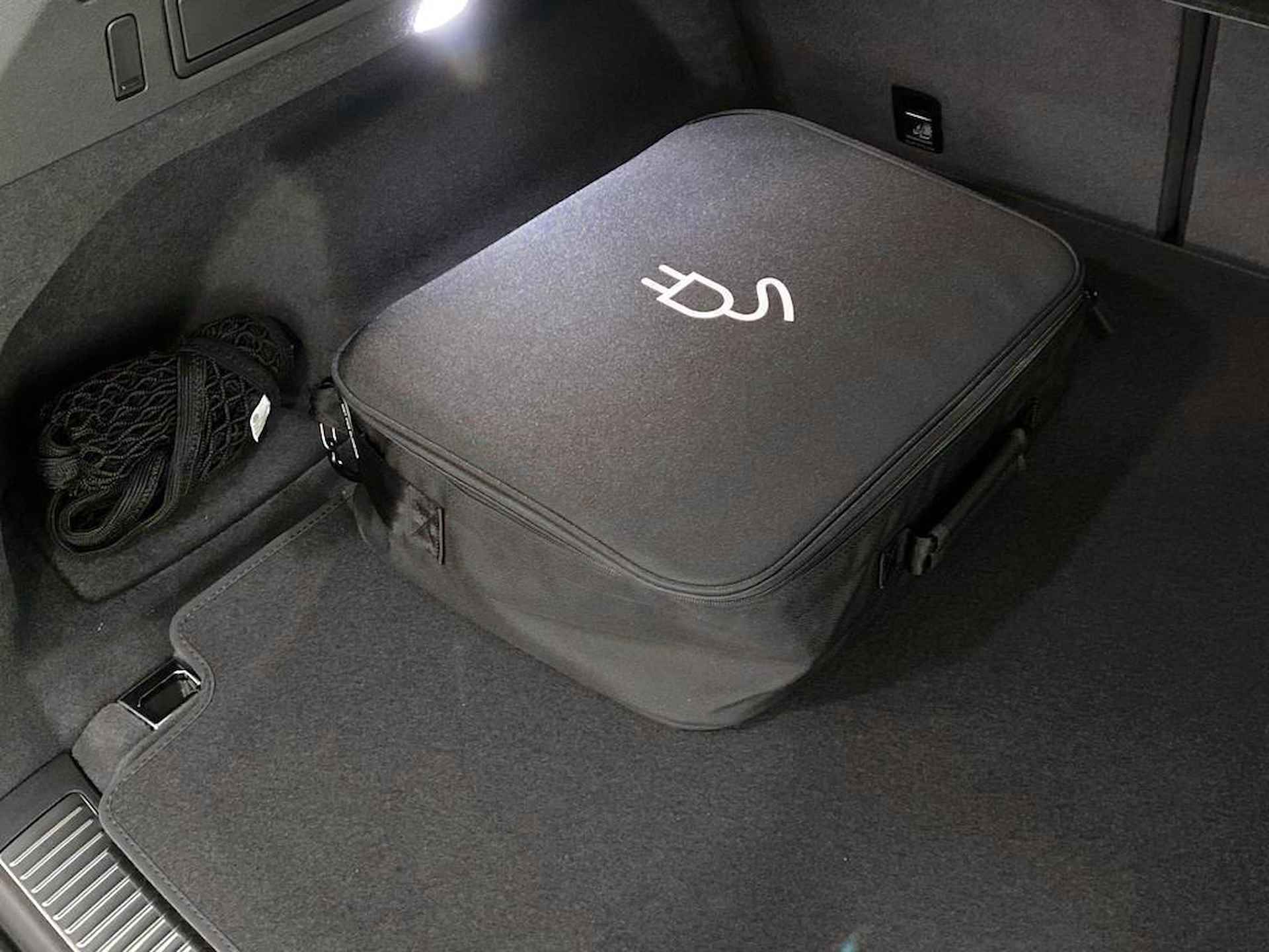 Volkswagen Touareg 3.0 TSI V6 eHybrid 462pk 4MOTION R | NightVision | Trekhaak | Harman Kardon Sound | Puglia Leder - 34/37