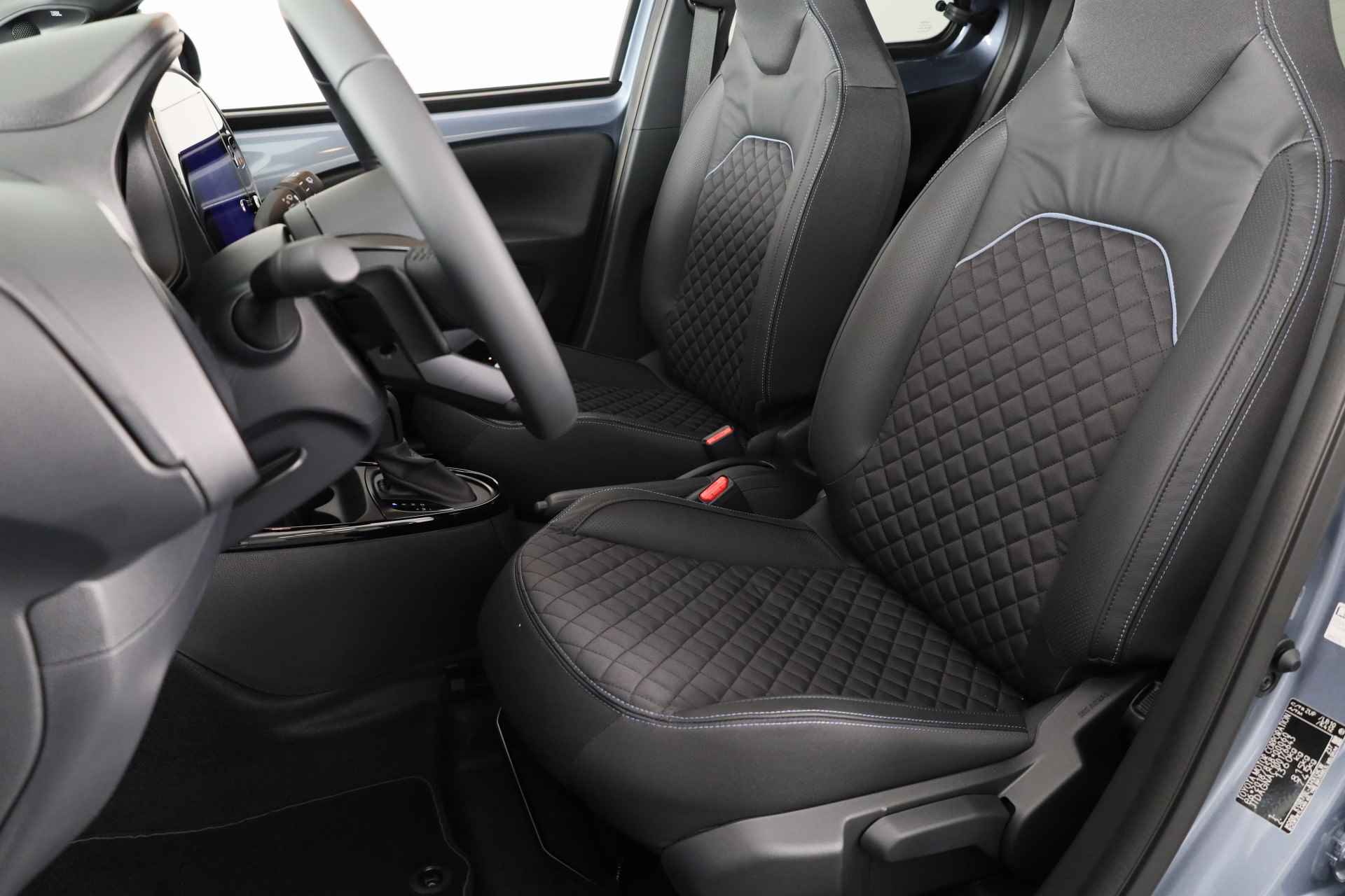 Toyota Aygo X 1.0 VVT-i S-CVT Automaat Premium Design *Demo* | JBL-Audio | Parkeersensoren V+A | - 16/33