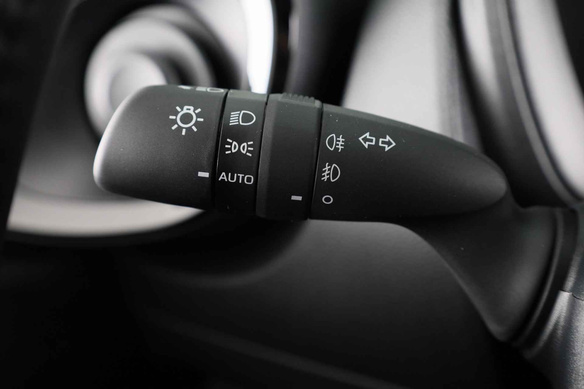 Toyota Aygo X 1.0 VVT-i S-CVT Automaat Premium Design *Demo* | JBL-Audio | Parkeersensoren V+A | - 19/33
